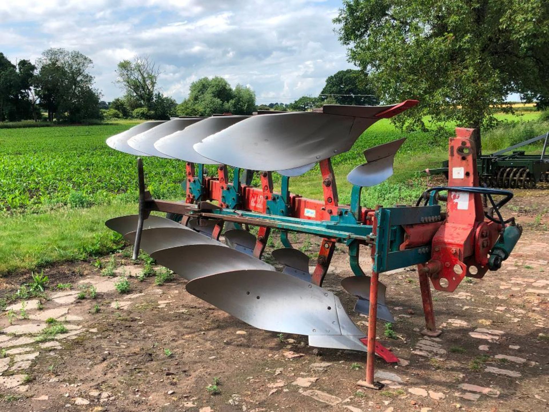 Kverneland LD100 4f (3f+1f) reversible plough with skimmers, manual vari-width with press arm and de - Image 13 of 14