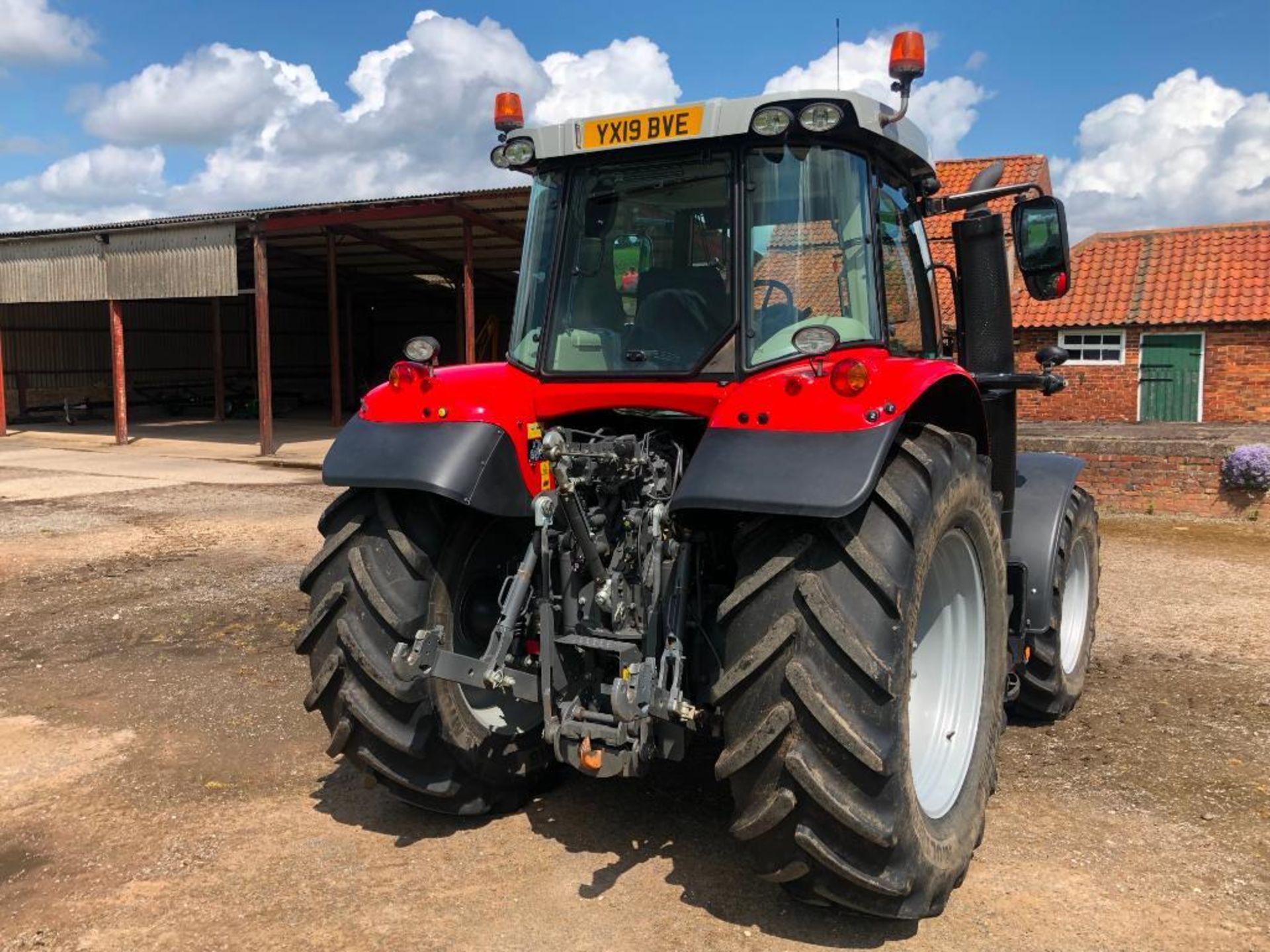 2019 Massey Ferguson 6715 S Dyna 6 50kph 4wd tractor c/w 3 manual spools, front linkage, air brakes, - Image 10 of 41