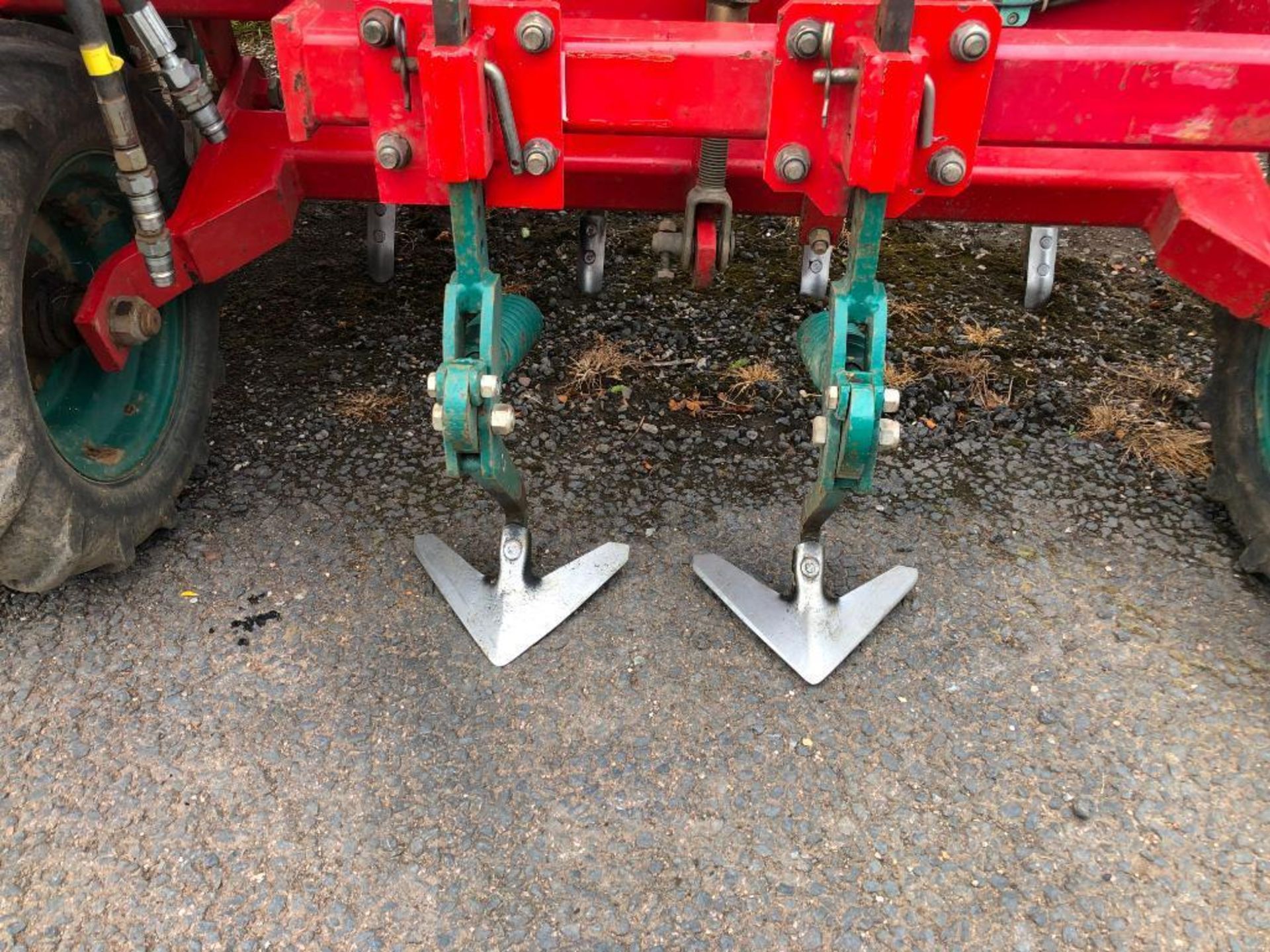 2001 Kverneland Accord TS 4m pneumatic tine drill c/w tramline eradicators, pre-emergence markers, b - Image 11 of 26