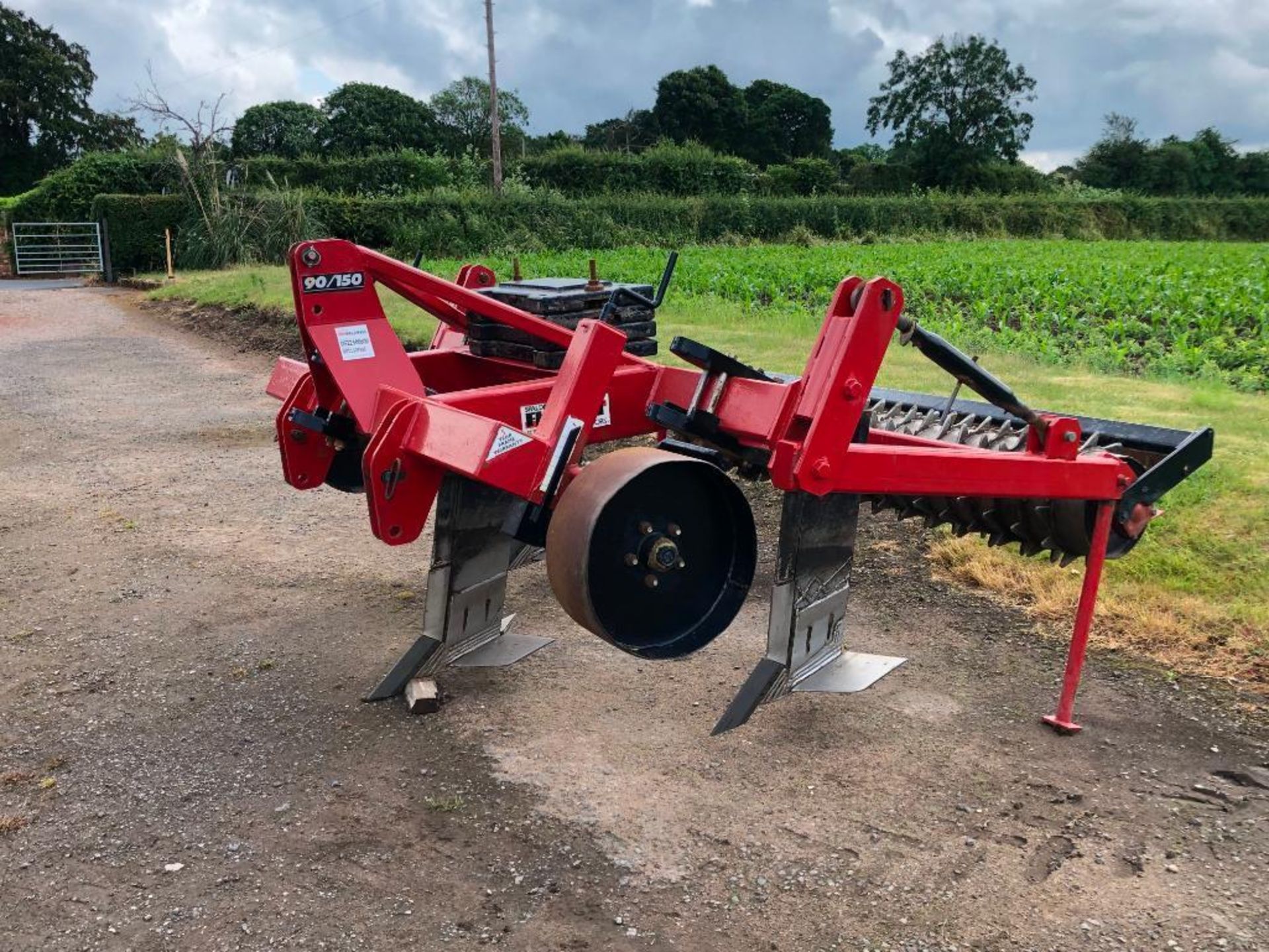 Spaldings 90/150 3 leg sub soiler with depth wheels, rear tooth packer, linkage mounted - Image 6 of 19