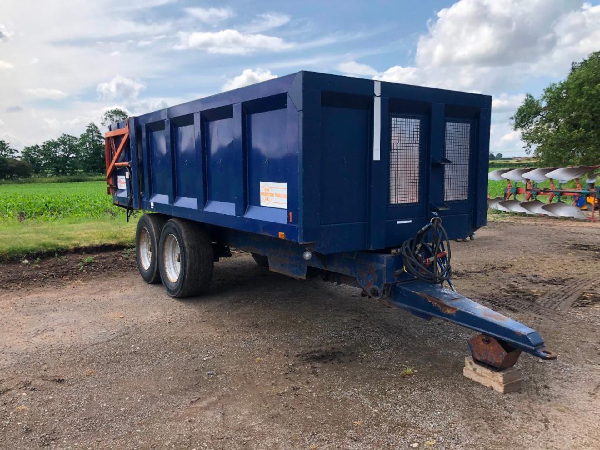 1994 Ken Wootton 10t twin axle grain trailer c/w hydraulic tailgate, grain chute, sprung drawbar on - Image 16 of 22