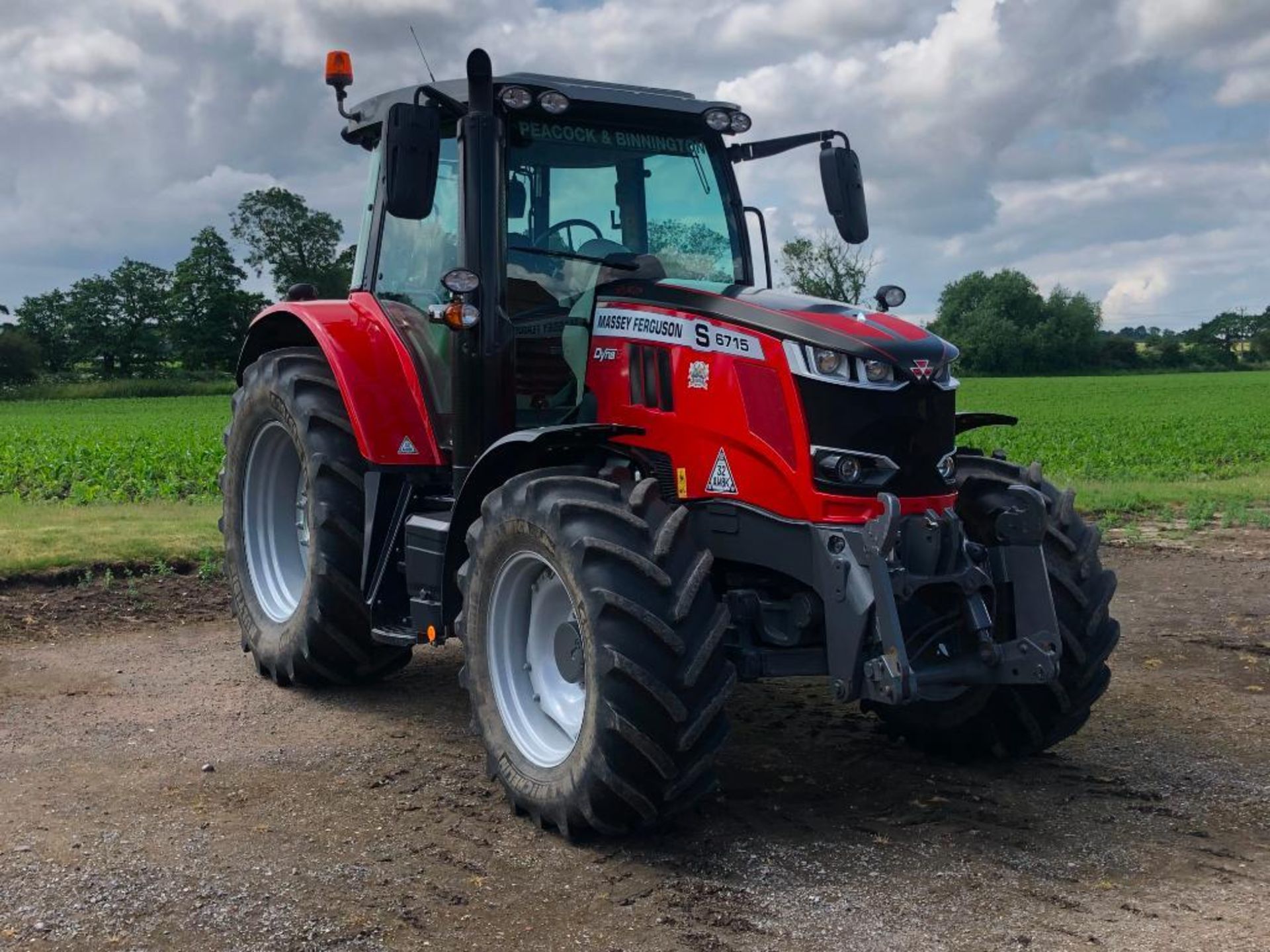 2019 Massey Ferguson 6715 S Dyna 6 50kph 4wd tractor c/w 3 manual spools, front linkage, air brakes, - Image 17 of 41