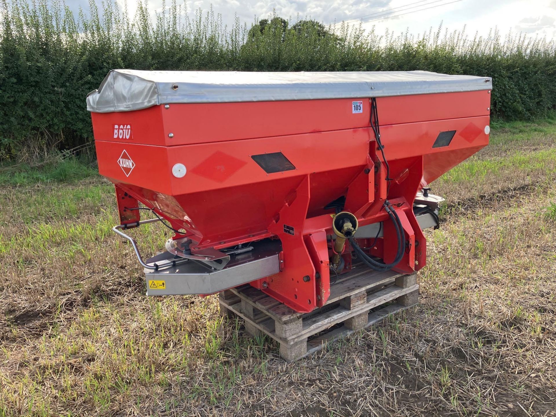 1997 Kuhn MDS 1141 20m twin disc fertiliser spreader with B610 hopper extension, comes with addition