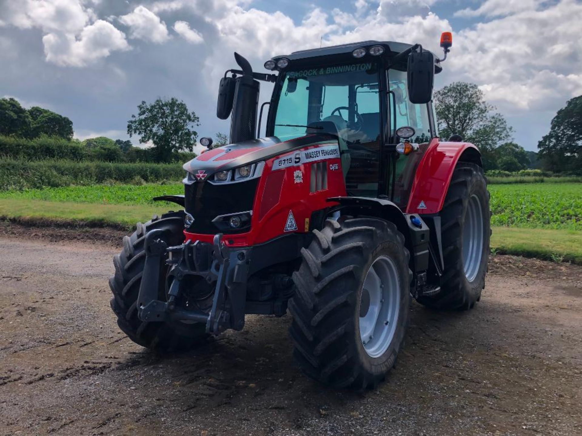2019 Massey Ferguson 6715 S Dyna 6 50kph 4wd tractor c/w 3 manual spools, front linkage, air brakes, - Image 21 of 41
