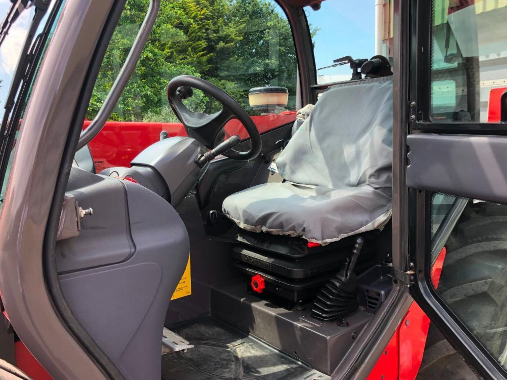 2010 Manitou MLT627 Turbo materials handler c/w air conditioned cab, pick up hitch, pin and cone hea - Image 34 of 47