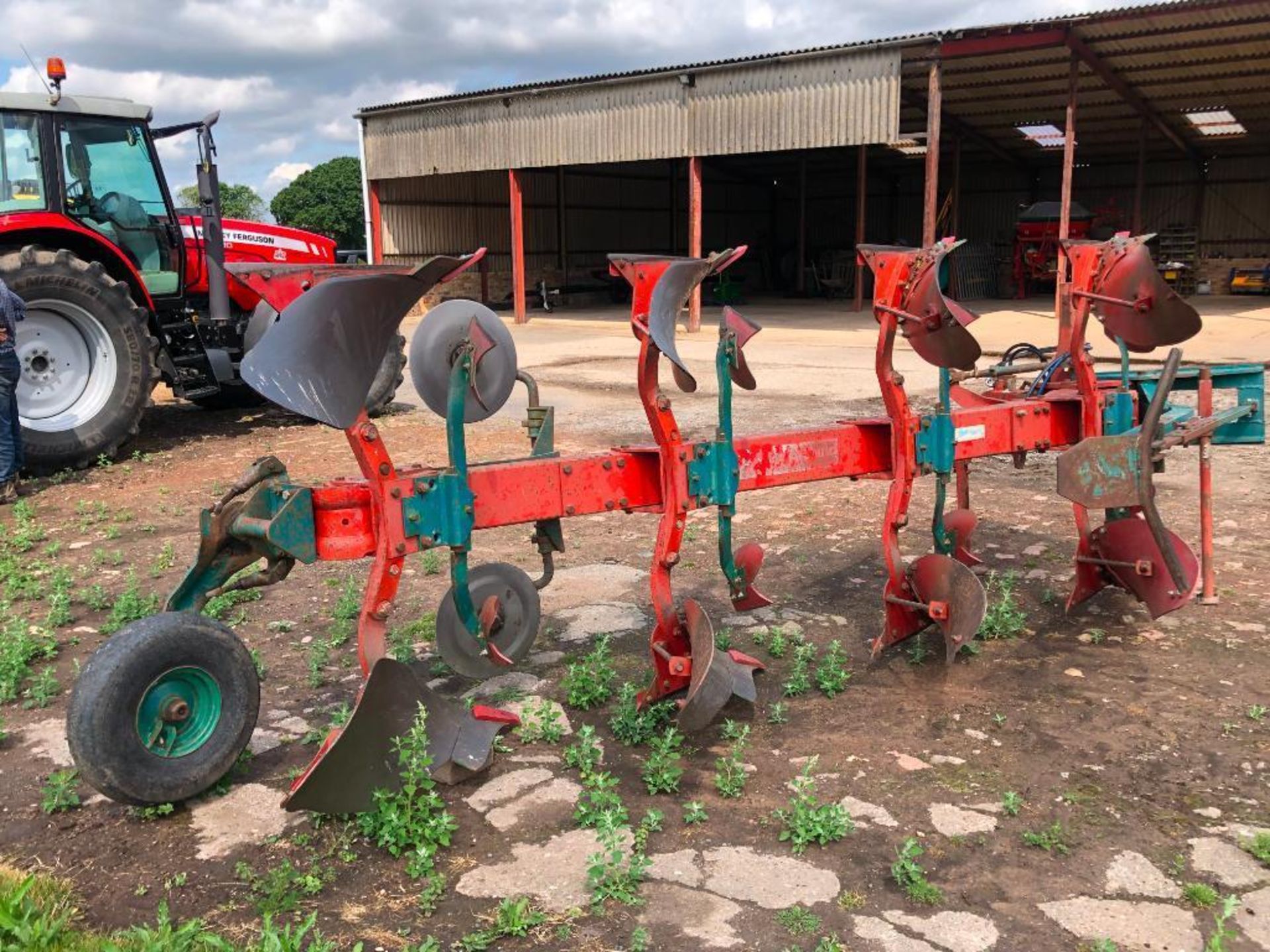 Kverneland LD100 4f (3f+1f) reversible plough with skimmers, manual vari-width with press arm and de - Image 9 of 14