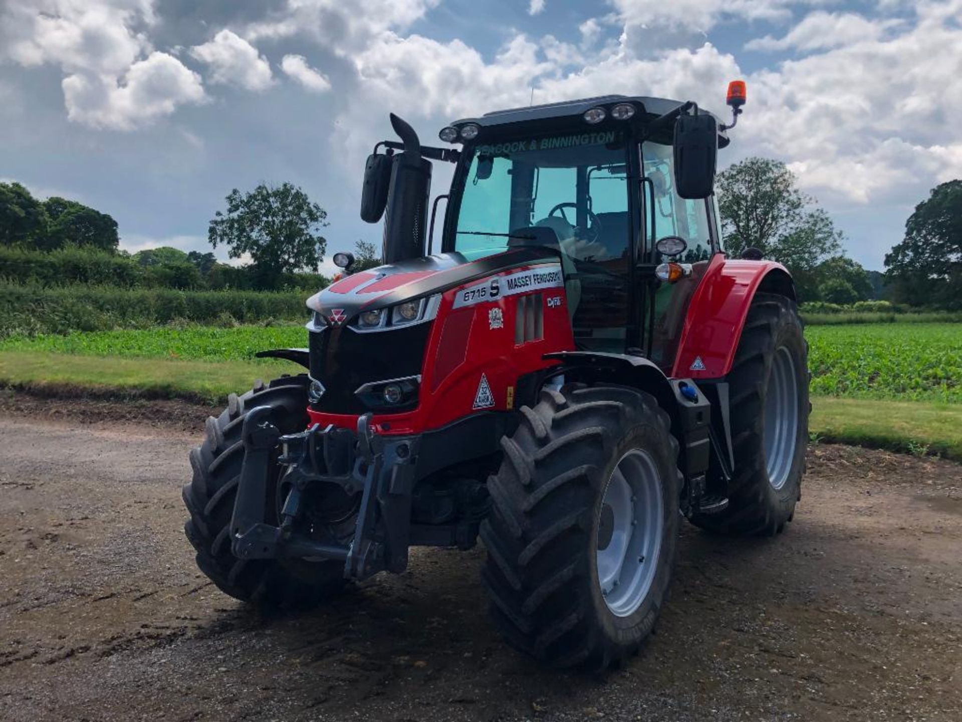 2019 Massey Ferguson 6715 S Dyna 6 50kph 4wd tractor c/w 3 manual spools, front linkage, air brakes, - Image 22 of 41
