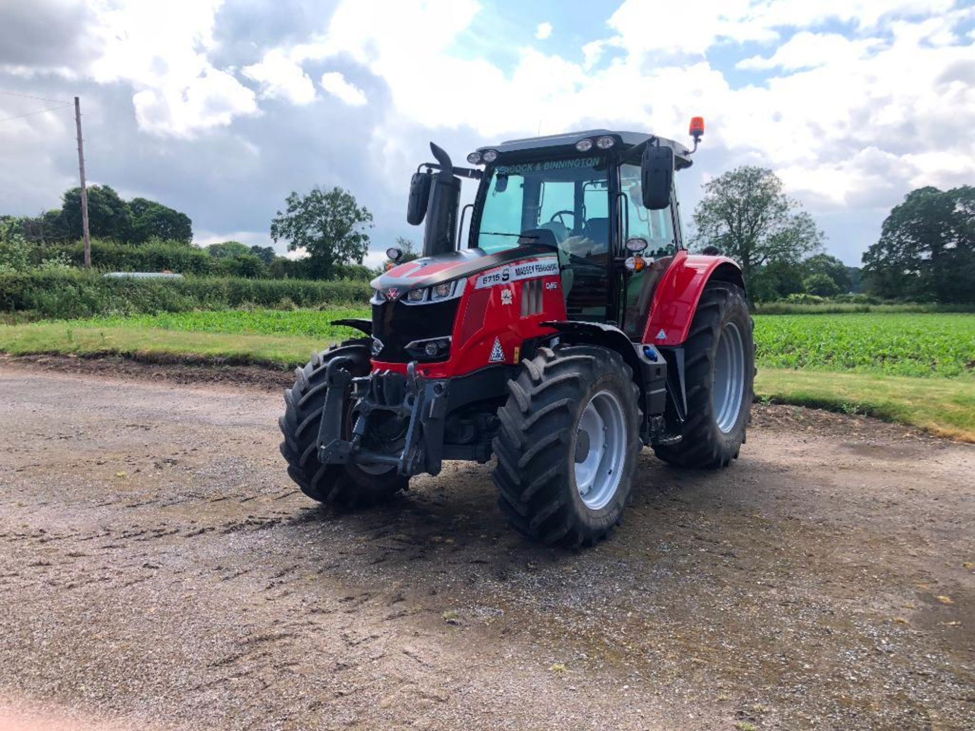2019 Massey Ferguson 6715 S Dyna 6 50kph 4wd tractor c/w 3 manual spools, front linkage, air brakes, - Image 23 of 41