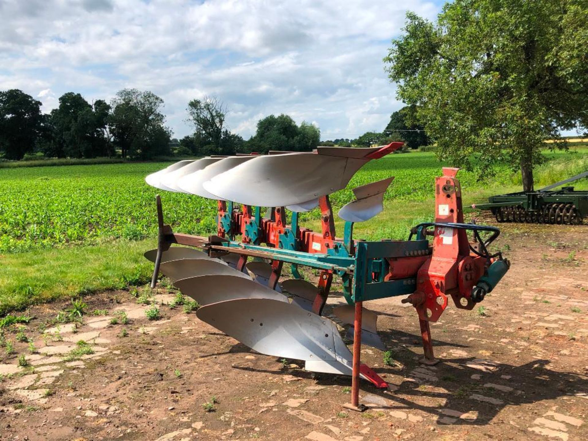 Kverneland LD100 4f (3f+1f) reversible plough with skimmers, manual vari-width with press arm and de - Image 11 of 14