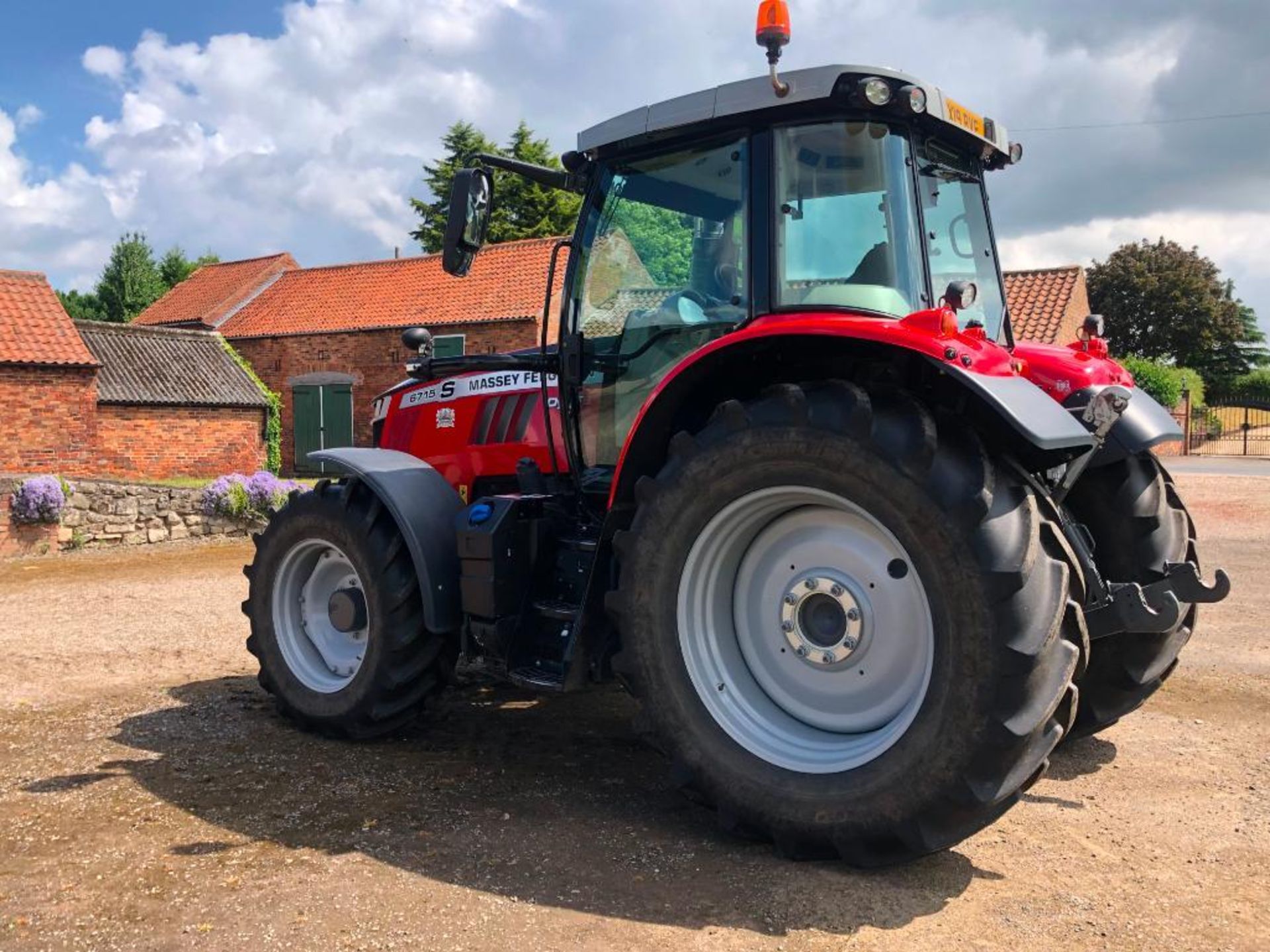 2019 Massey Ferguson 6715 S Dyna 6 50kph 4wd tractor c/w 3 manual spools, front linkage, air brakes, - Image 8 of 41