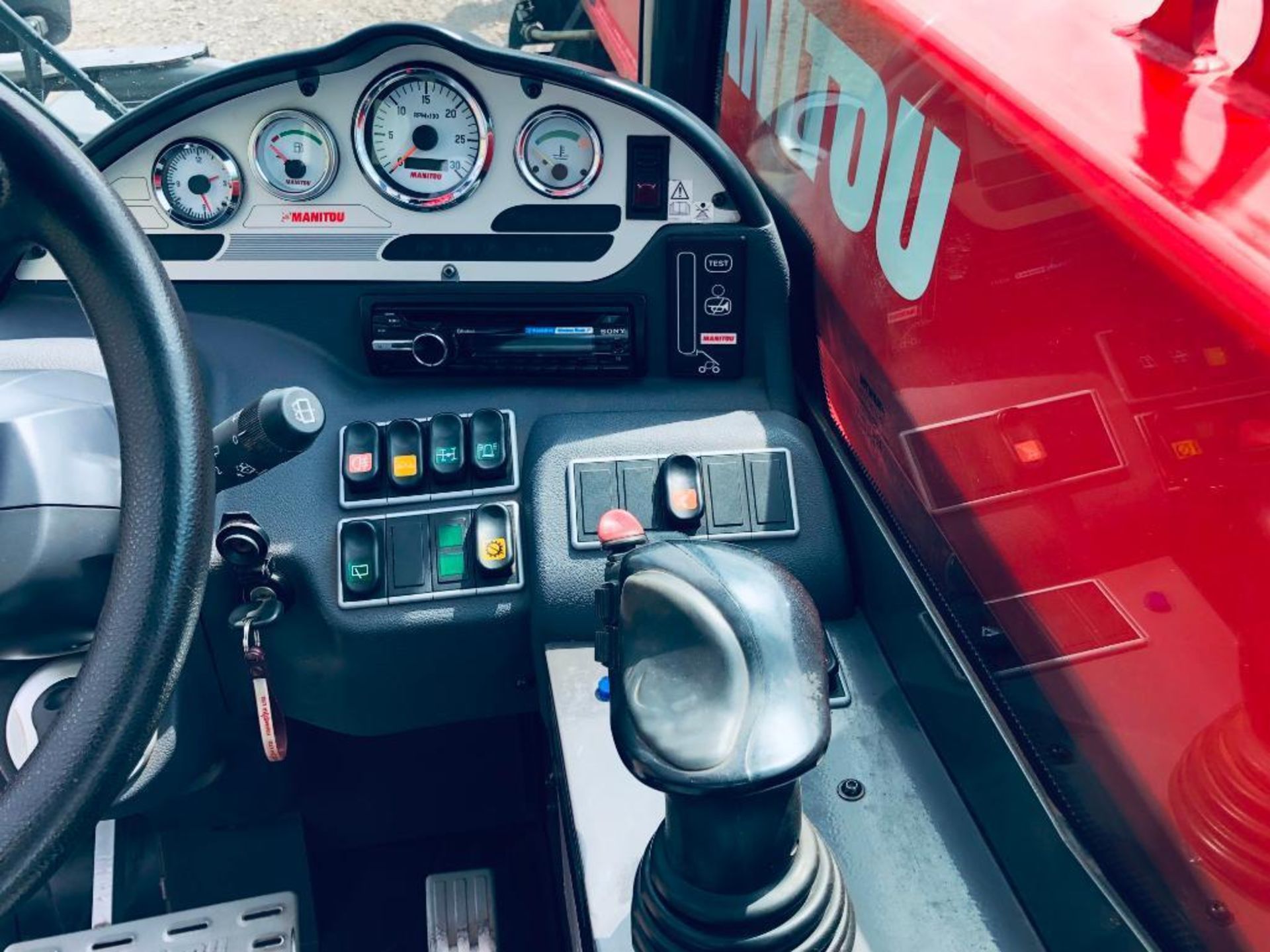 2010 Manitou MLT627 Turbo materials handler c/w air conditioned cab, pick up hitch, pin and cone hea - Image 6 of 47