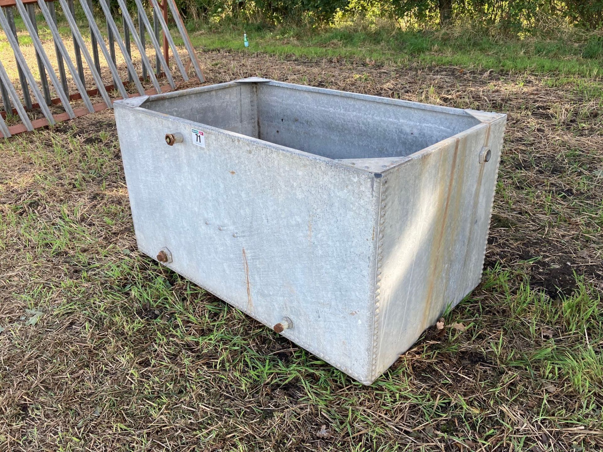 Galvanised vintage water tank - Image 2 of 4