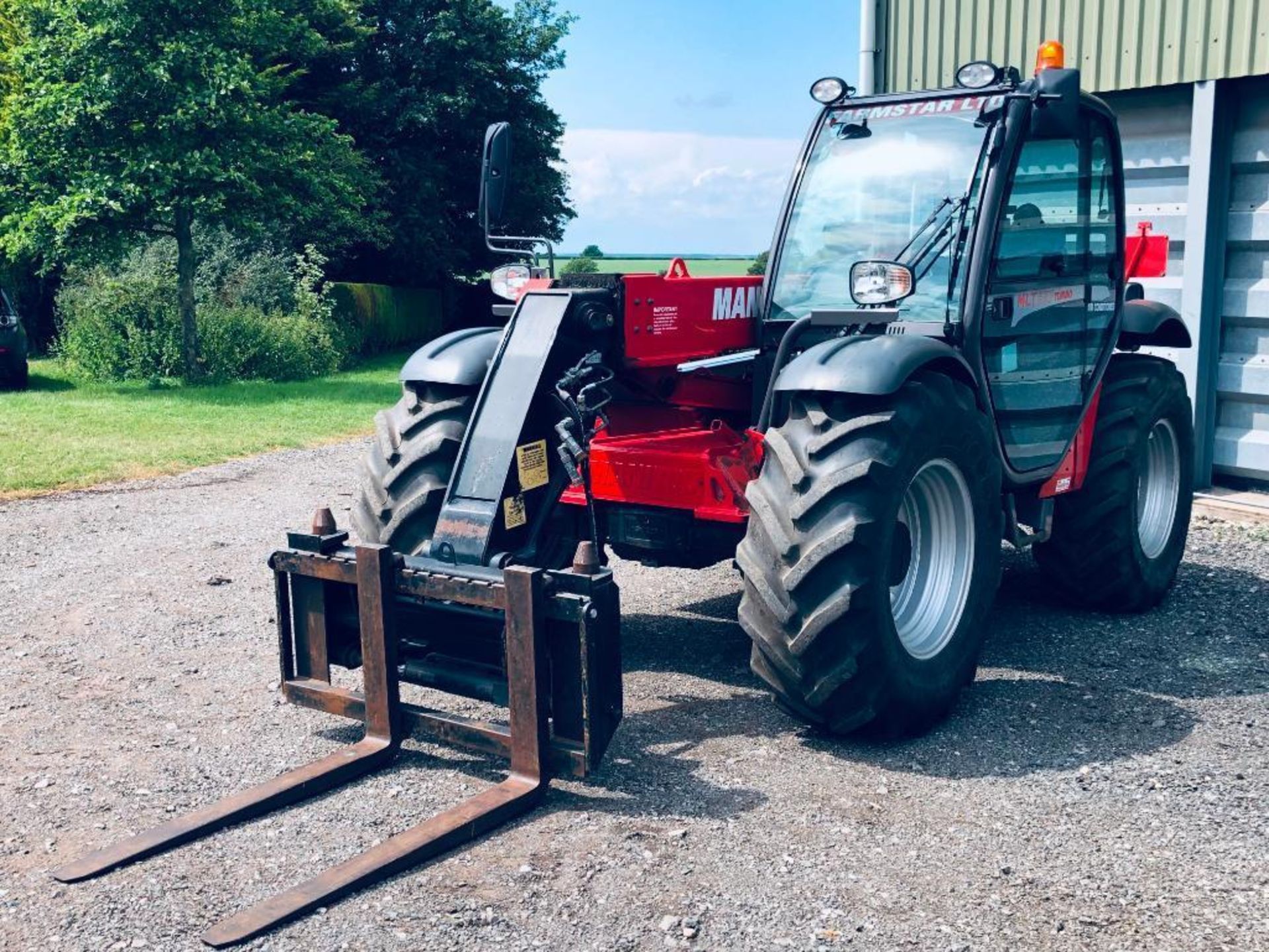 2010 Manitou MLT627 Turbo materials handler c/w air conditioned cab, pick up hitch, pin and cone hea - Image 13 of 47