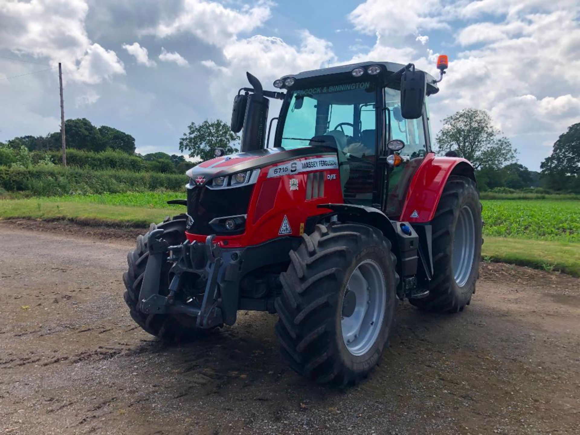 2019 Massey Ferguson 6715 S Dyna 6 50kph 4wd tractor c/w 3 manual spools, front linkage, air brakes, - Image 31 of 41