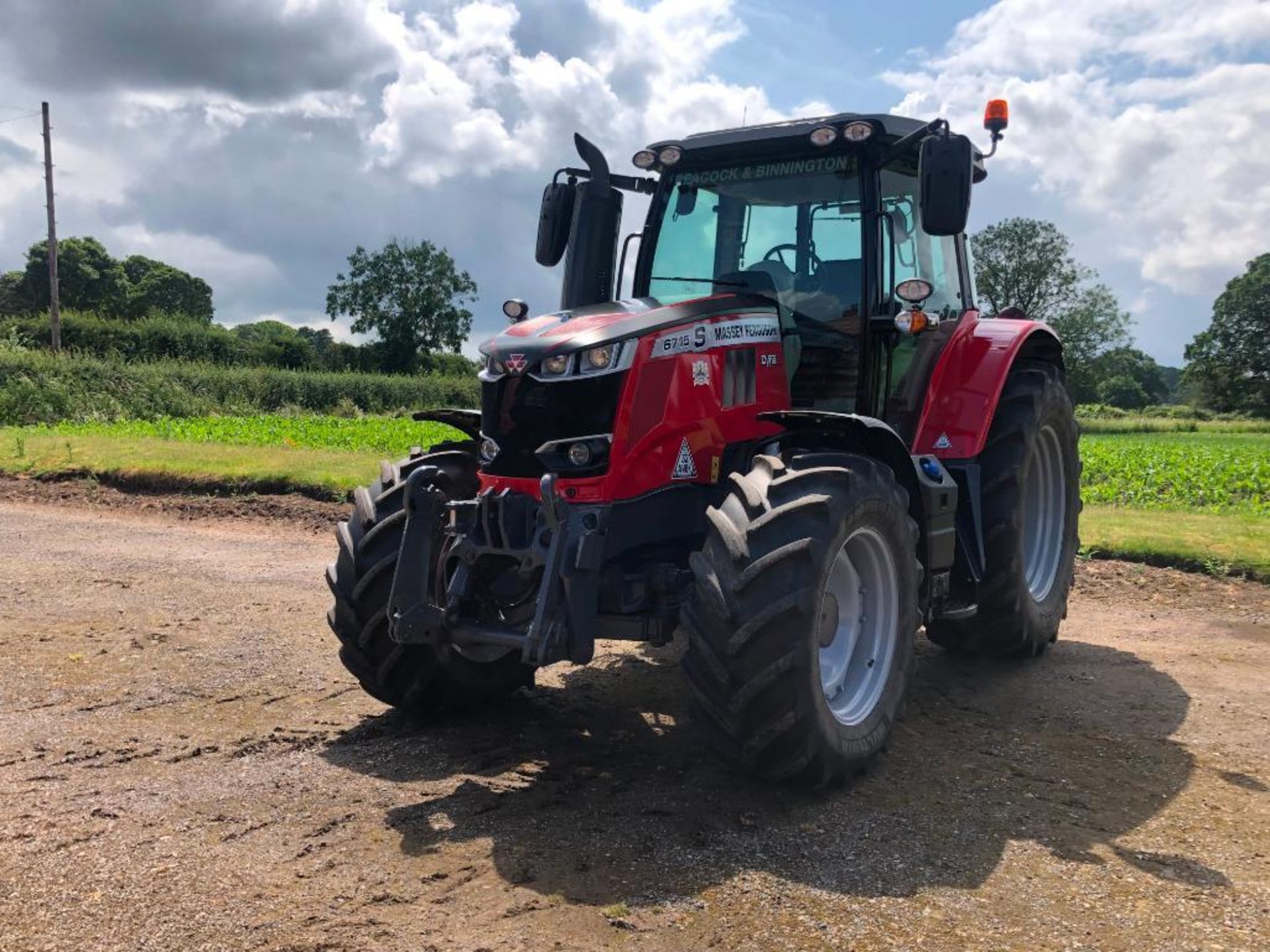 2019 Massey Ferguson 6715 S Dyna 6 50kph 4wd tractor c/w 3 manual spools, front linkage, air brakes, - Image 4 of 41