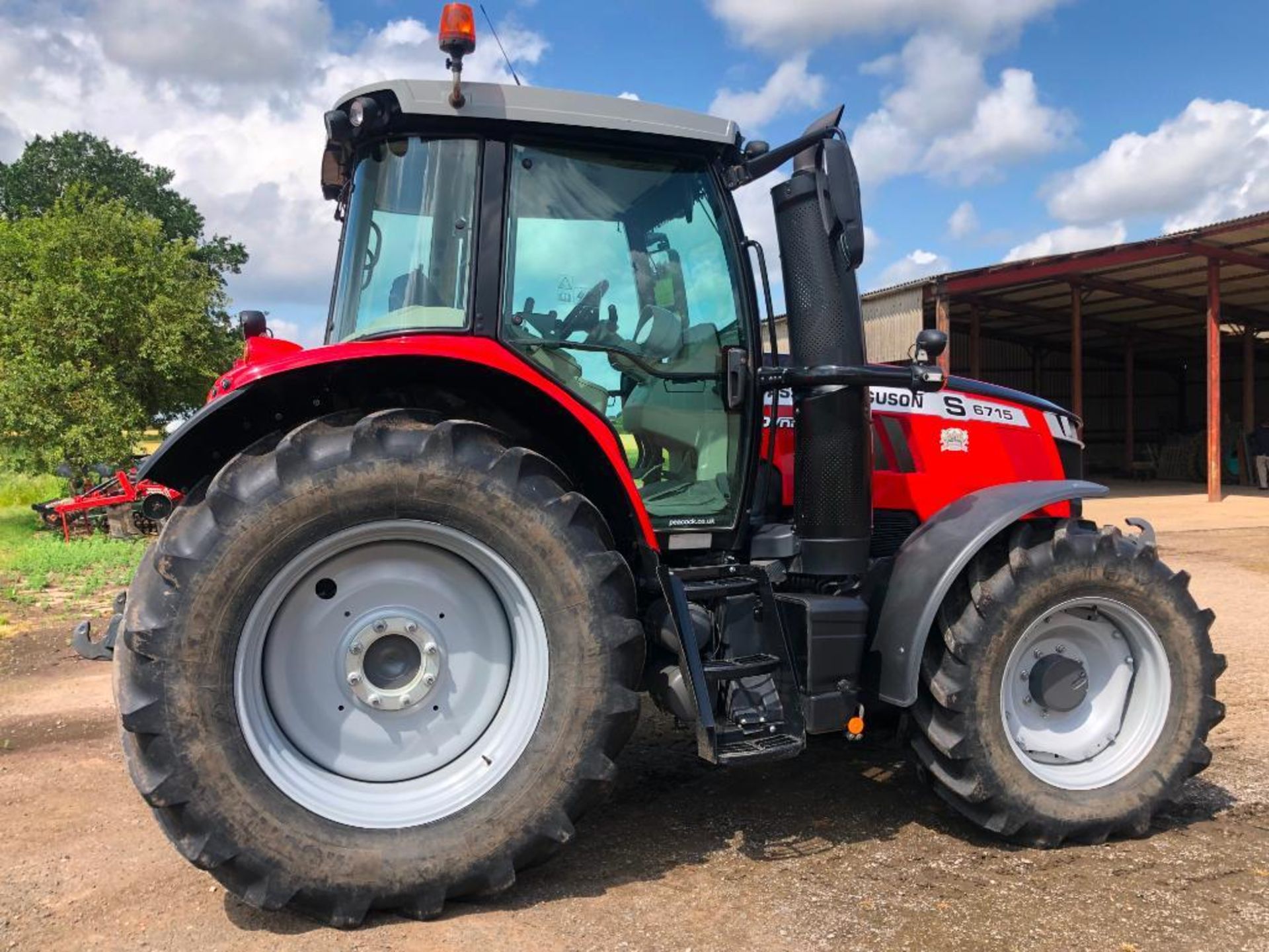 2019 Massey Ferguson 6715 S Dyna 6 50kph 4wd tractor c/w 3 manual spools, front linkage, air brakes, - Image 13 of 41