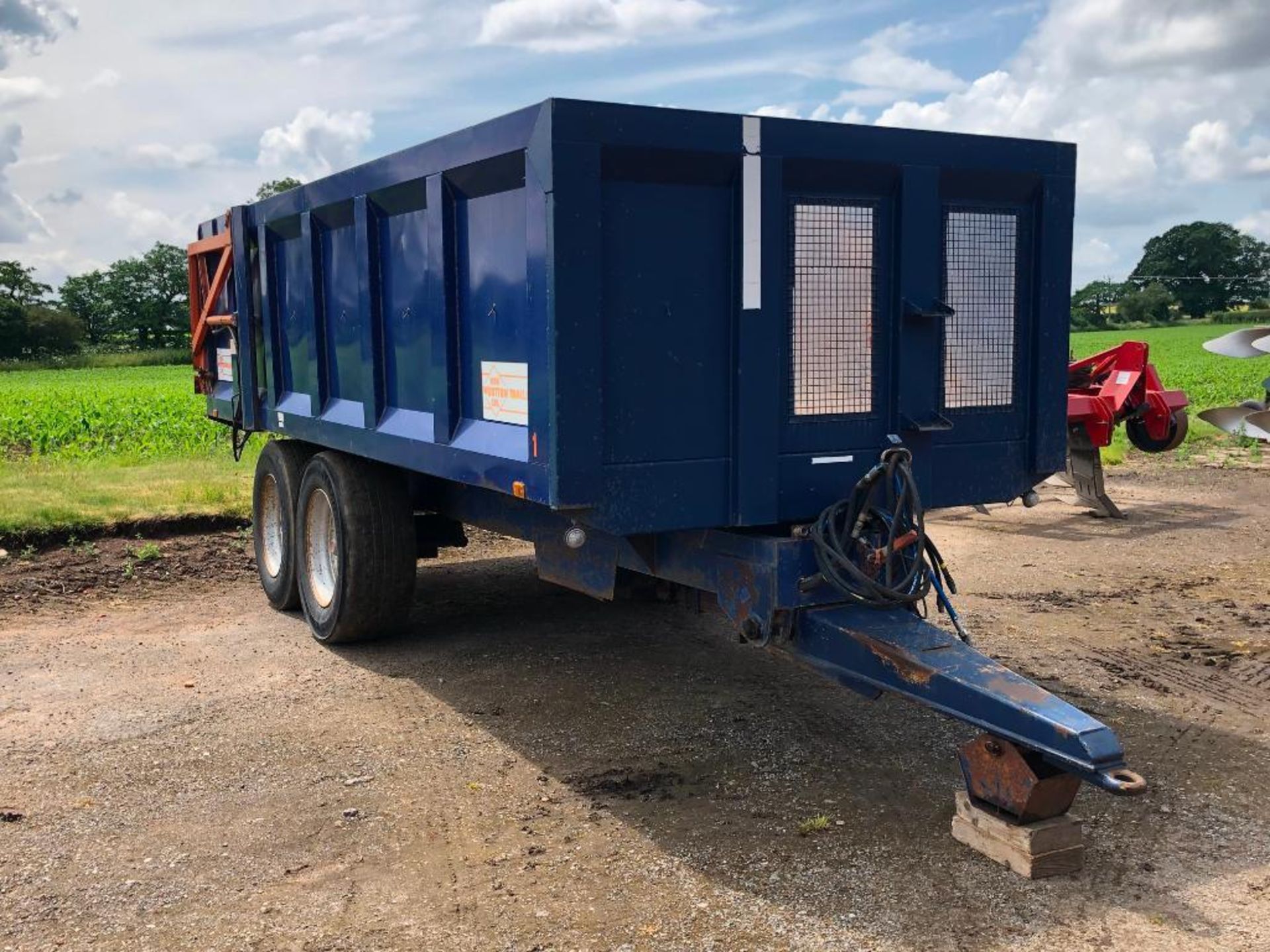 1994 Ken Wootton 10t twin axle grain trailer c/w hydraulic tailgate, grain chute, sprung drawbar on - Image 4 of 22