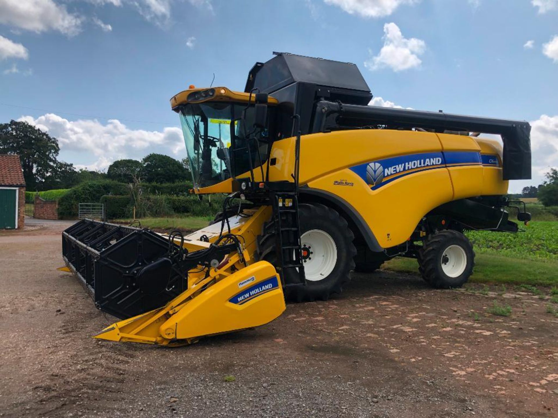 2012 New Holland CX5090 combine harvester with 20ft Varifeed header on Goodyear 800/65R32 front and - Image 4 of 38