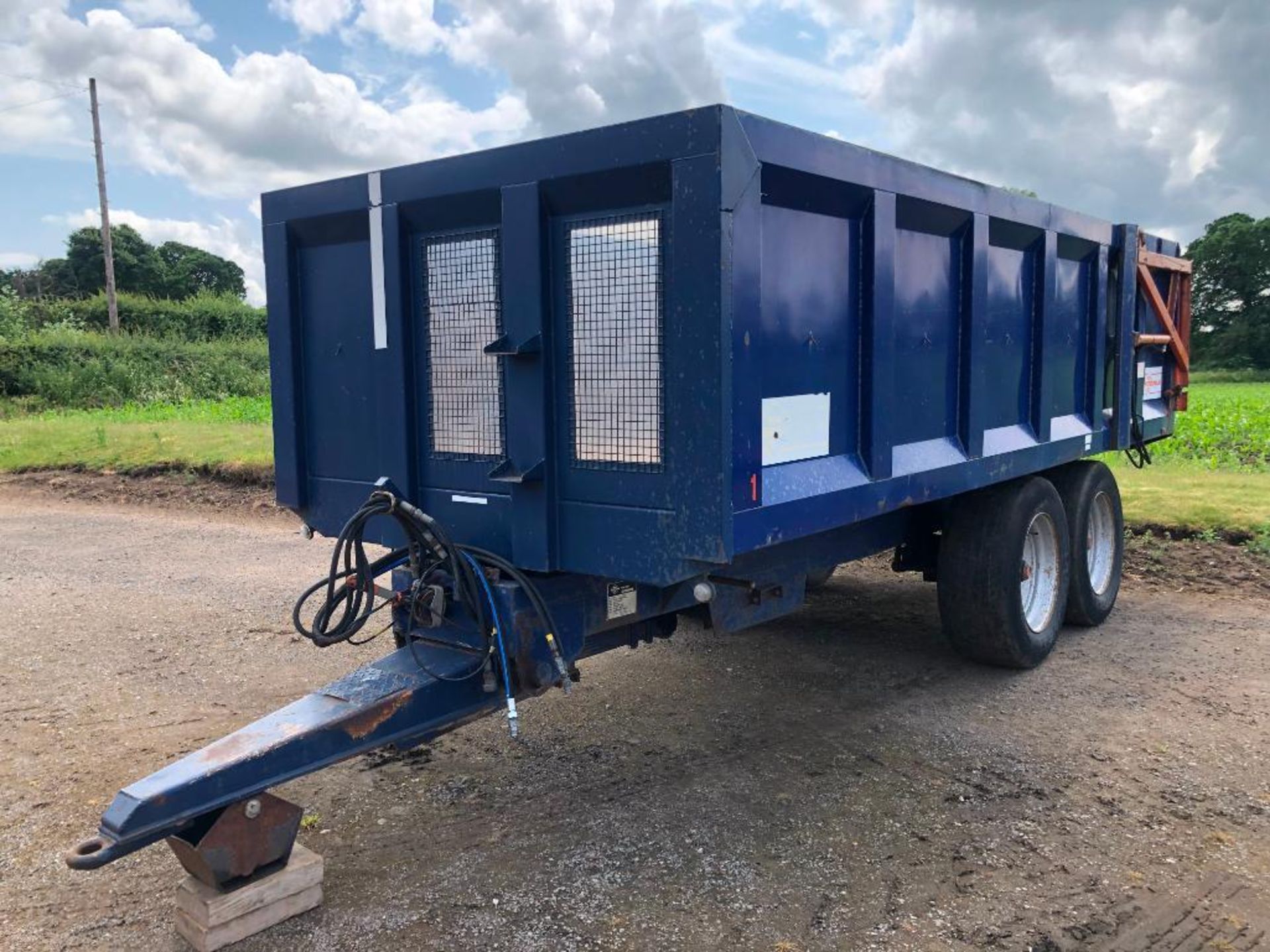 1994 Ken Wootton 10t twin axle grain trailer c/w hydraulic tailgate, grain chute, sprung drawbar on - Image 14 of 22