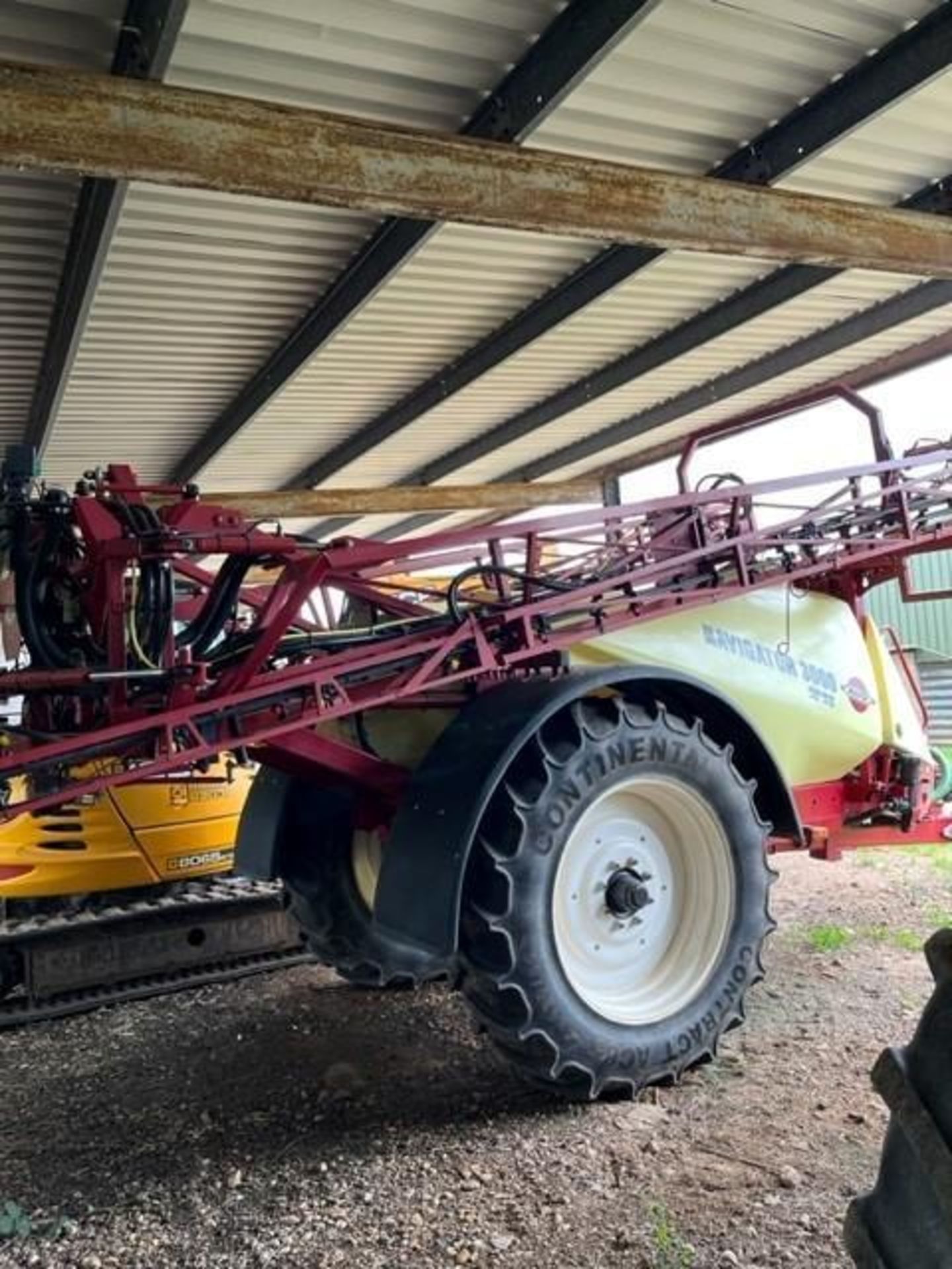 2010 Hardi Navigator 3000 trailed sprayer with 24m delta boom with triplex nozzles. Boom prime and f - Image 5 of 8