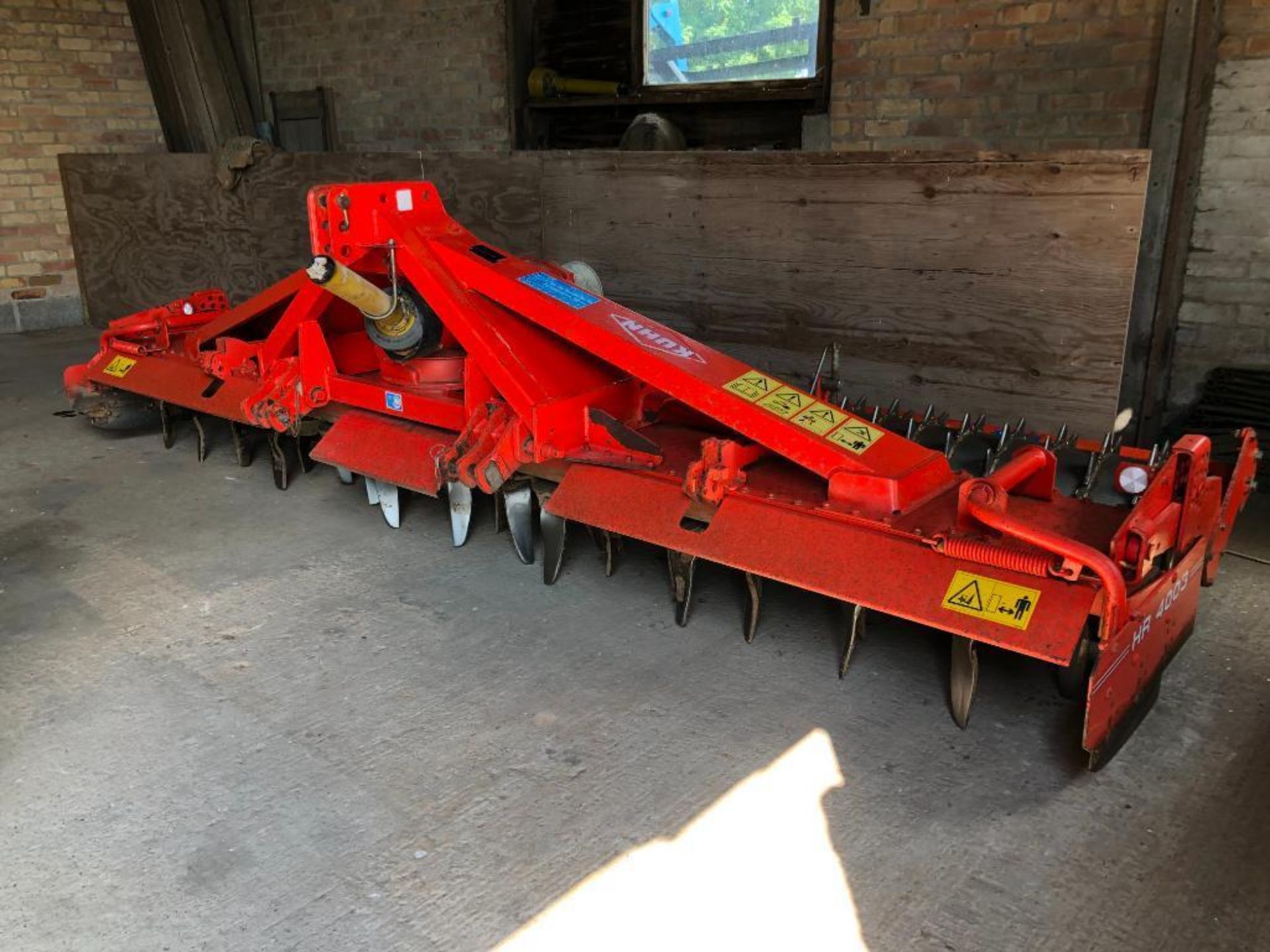 2001 Kuhn HR4003D power harrow with rear maxi packer, quick release tines, linkage mounted. Serial N - Image 6 of 13