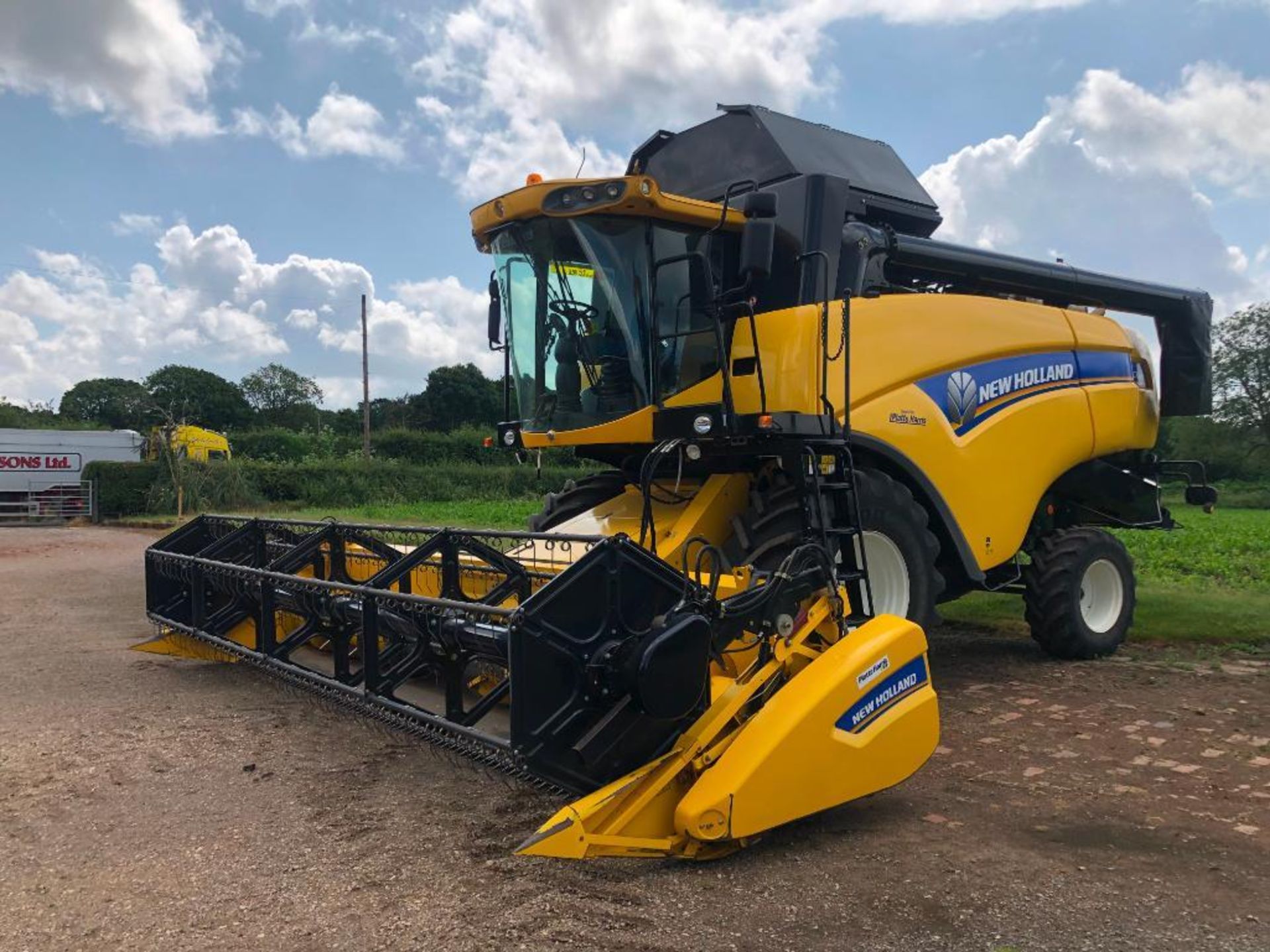 2012 New Holland CX5090 combine harvester with 20ft Varifeed header on Goodyear 800/65R32 front and - Image 37 of 38