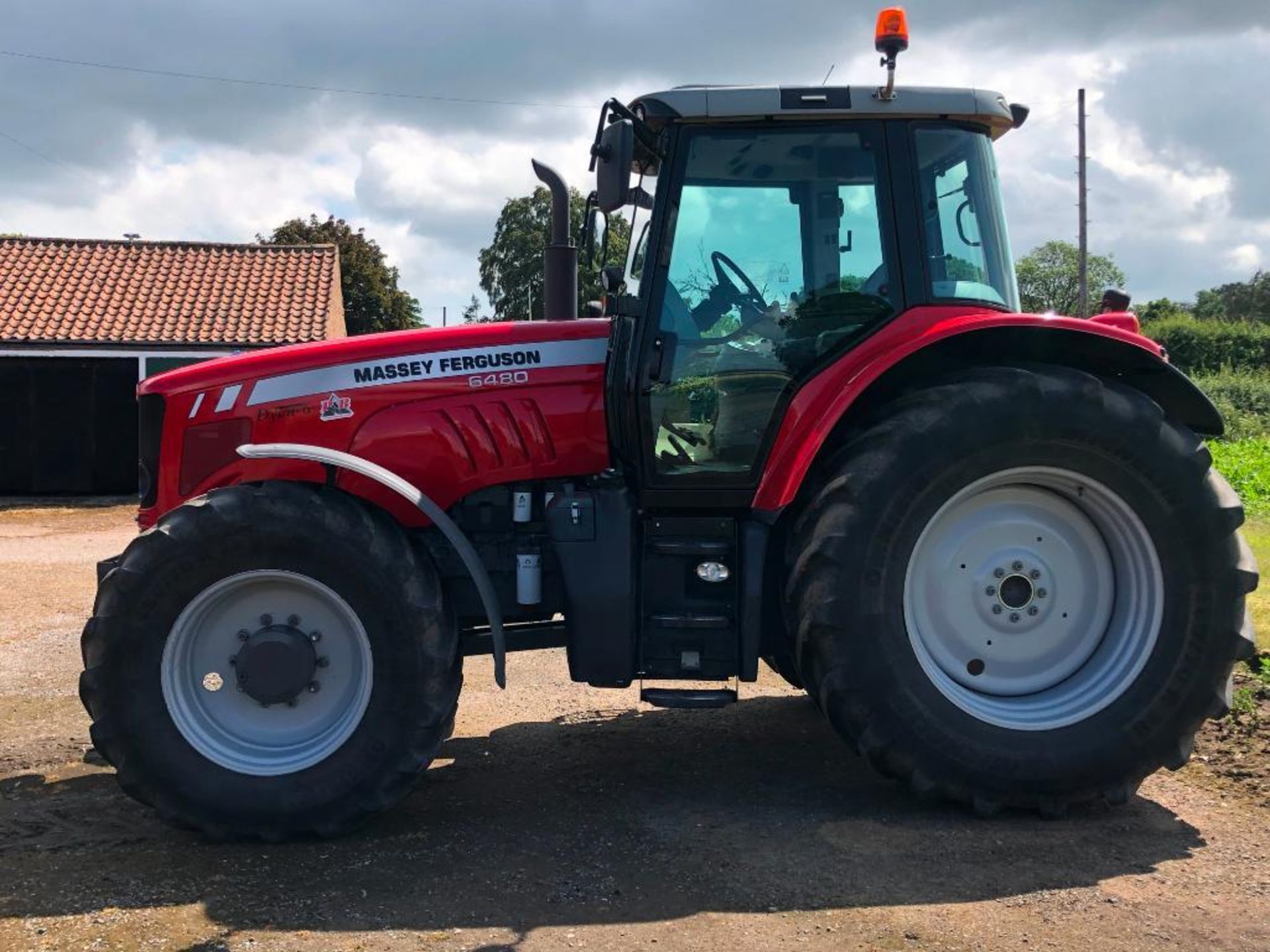 2011 Massey Ferguson 6480 Dyna 6 40kph 4wd tractor c/w 3 manual spools, front and cab suspension, im - Image 7 of 44