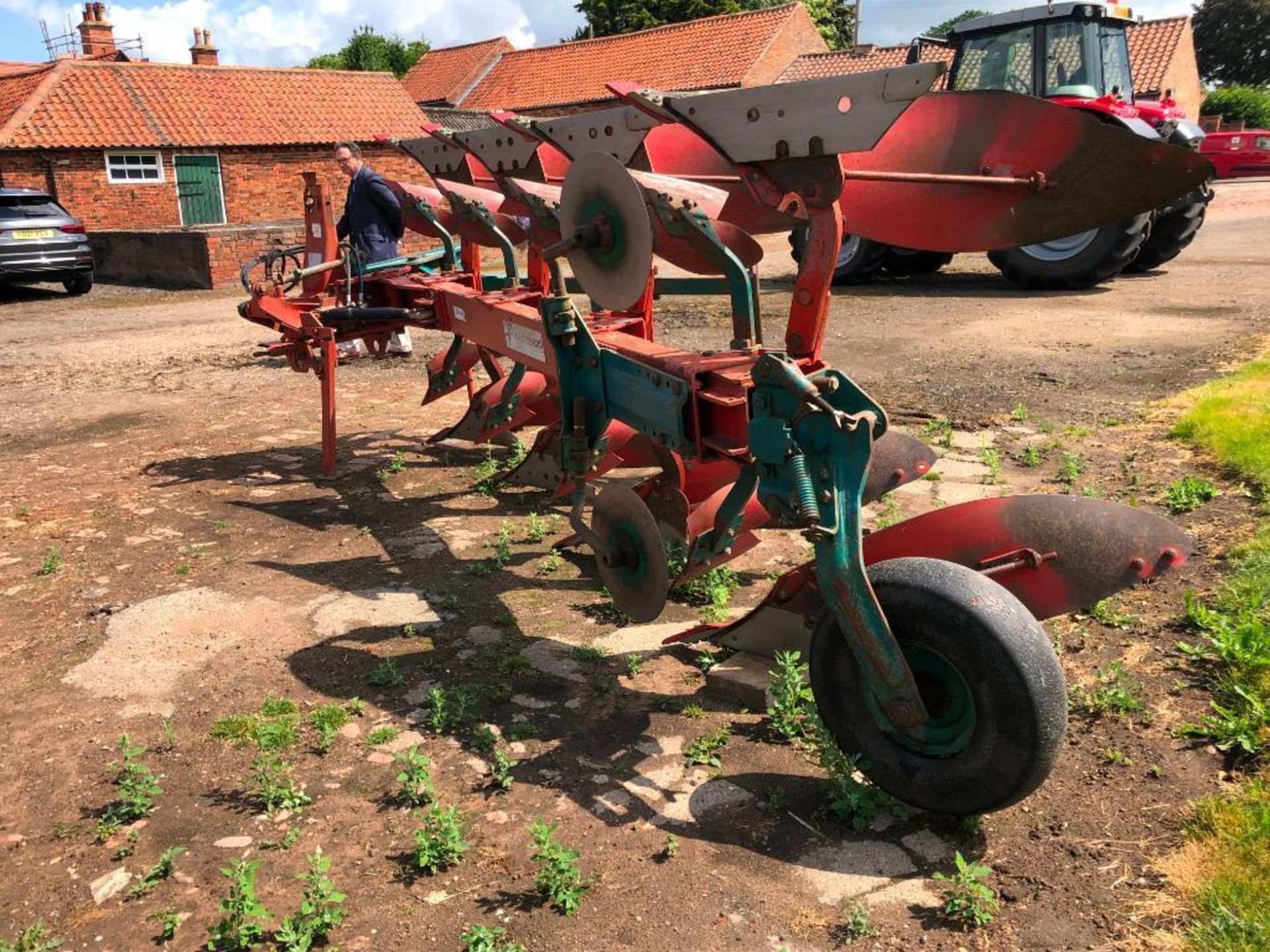 Kverneland LD100 4f (3f+1f) reversible plough with skimmers, manual vari-width with press arm and de - Image 7 of 14