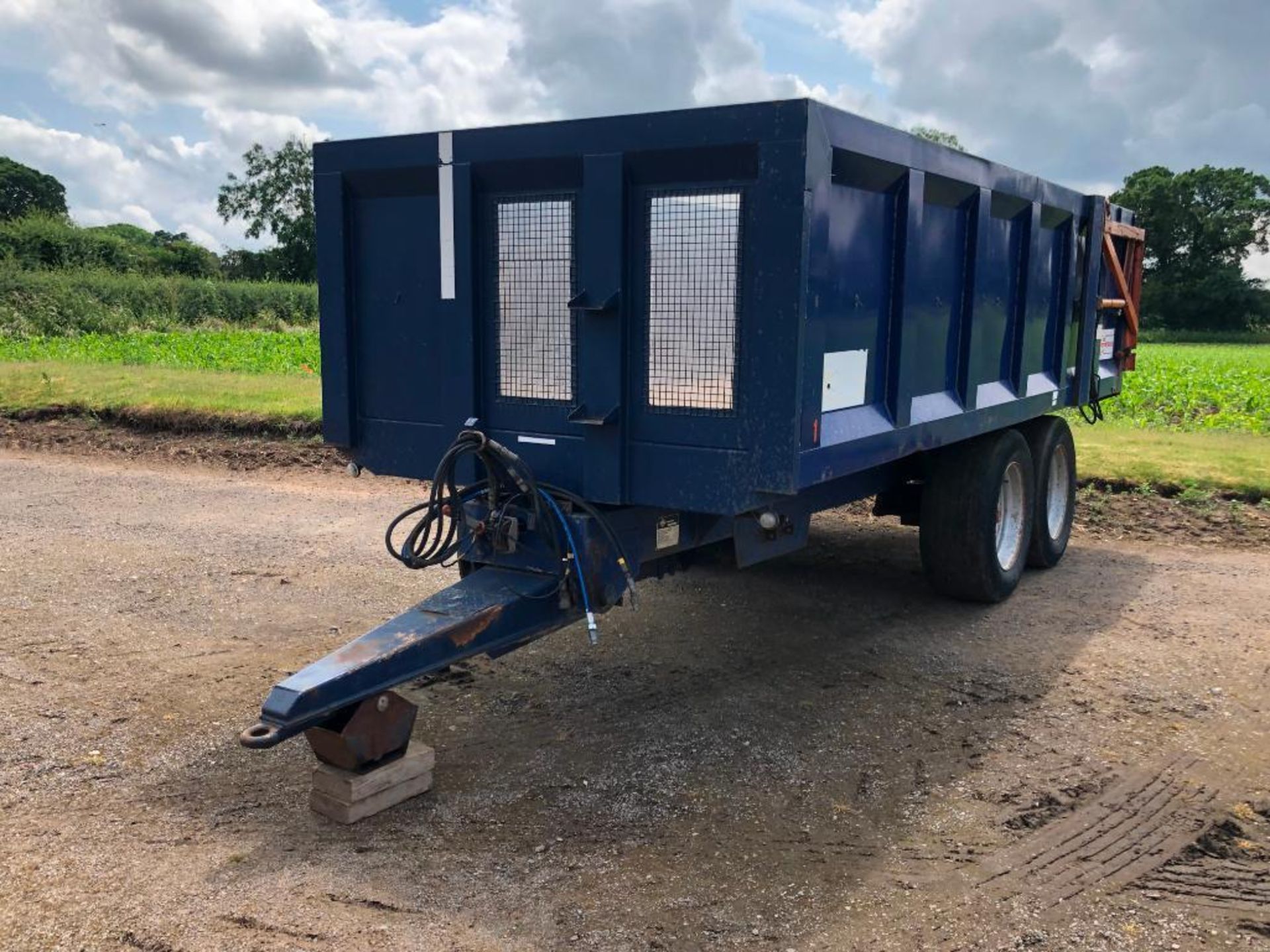 1994 Ken Wootton 10t twin axle grain trailer c/w hydraulic tailgate, grain chute, sprung drawbar on - Image 3 of 22