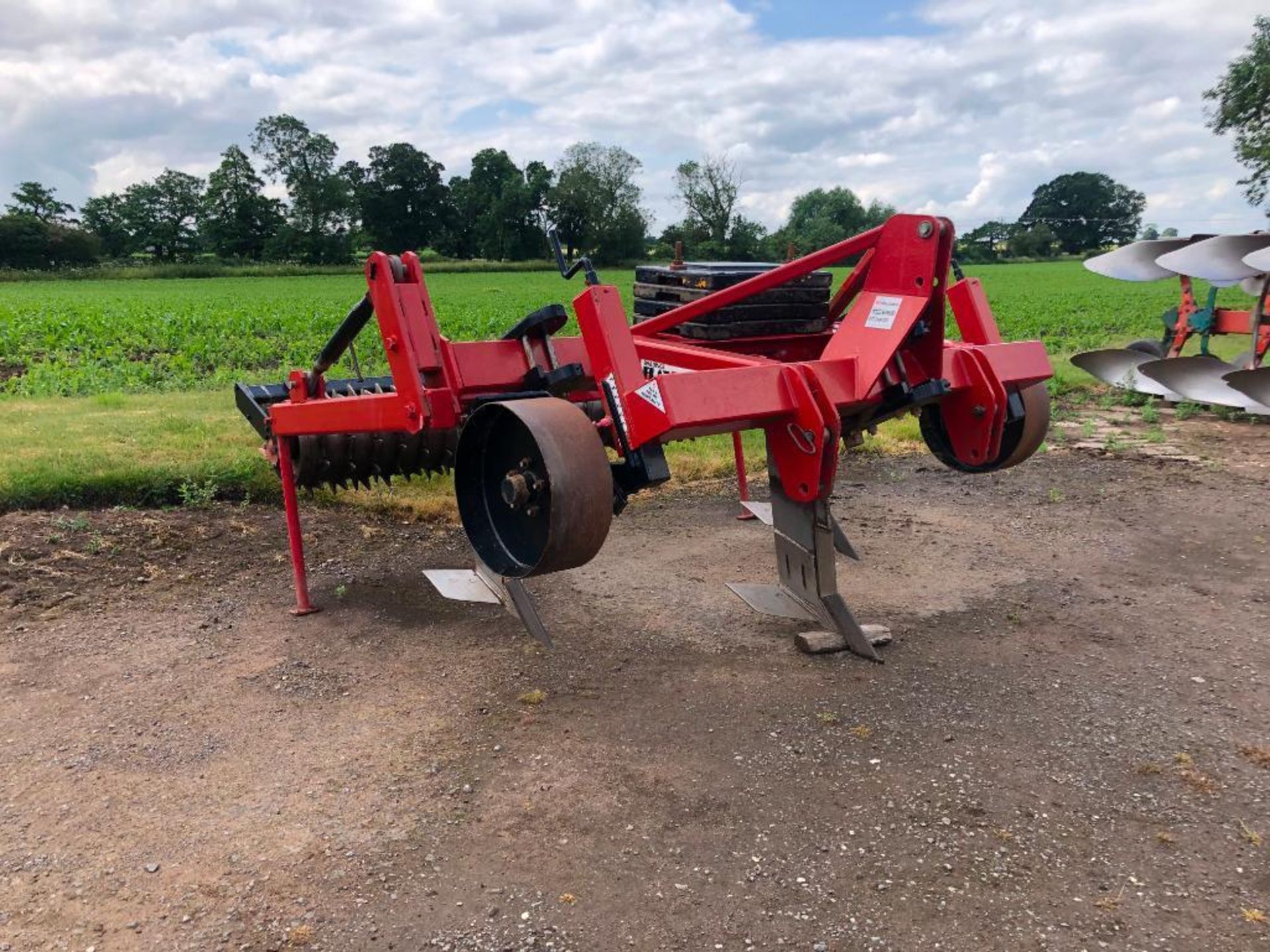 Spaldings 90/150 3 leg sub soiler with depth wheels, rear tooth packer, linkage mounted - Image 15 of 19