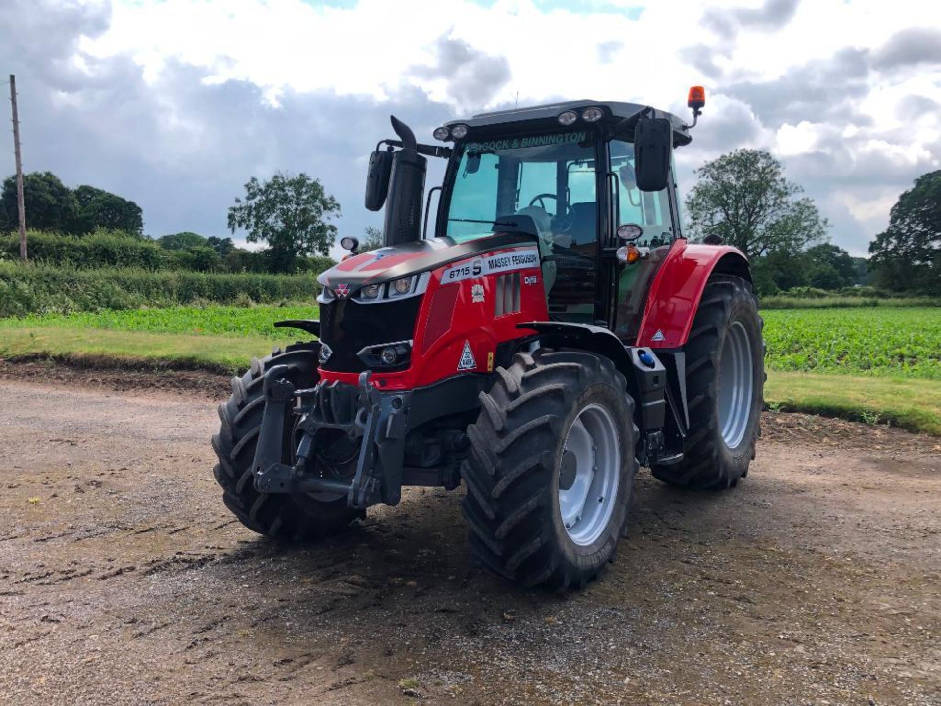 2019 Massey Ferguson 6715 S Dyna 6 50kph 4wd tractor c/w 3 manual spools, front linkage, air brakes, - Image 41 of 41