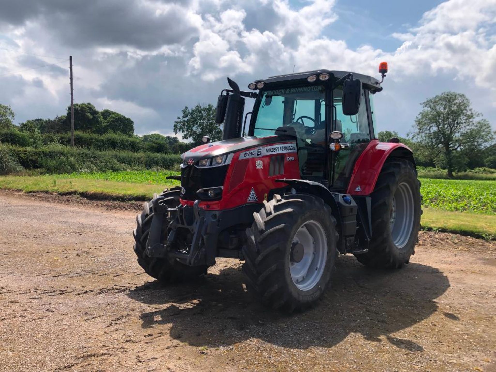 2019 Massey Ferguson 6715 S Dyna 6 50kph 4wd tractor c/w 3 manual spools, front linkage, air brakes, - Image 6 of 41