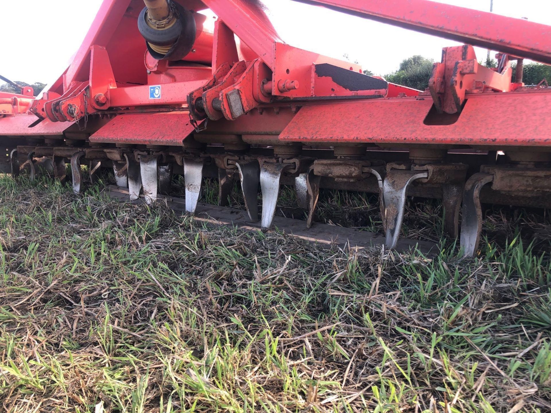 2001 Kuhn HR4003D power harrow with rear maxi packer, quick release tines, linkage mounted. Serial N - Image 10 of 13