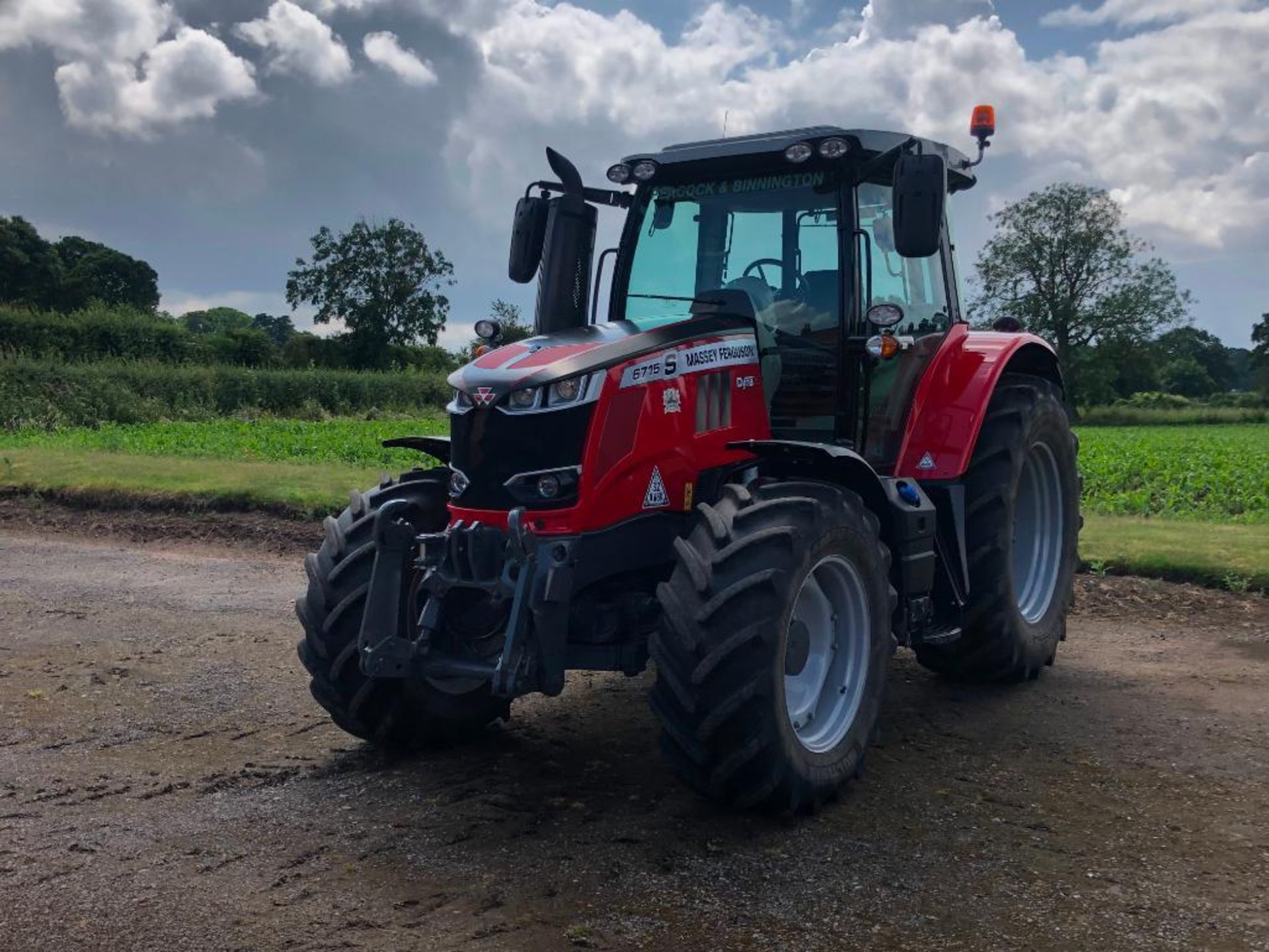 2019 Massey Ferguson 6715 S Dyna 6 50kph 4wd tractor c/w 3 manual spools, front linkage, air brakes, - Image 24 of 41