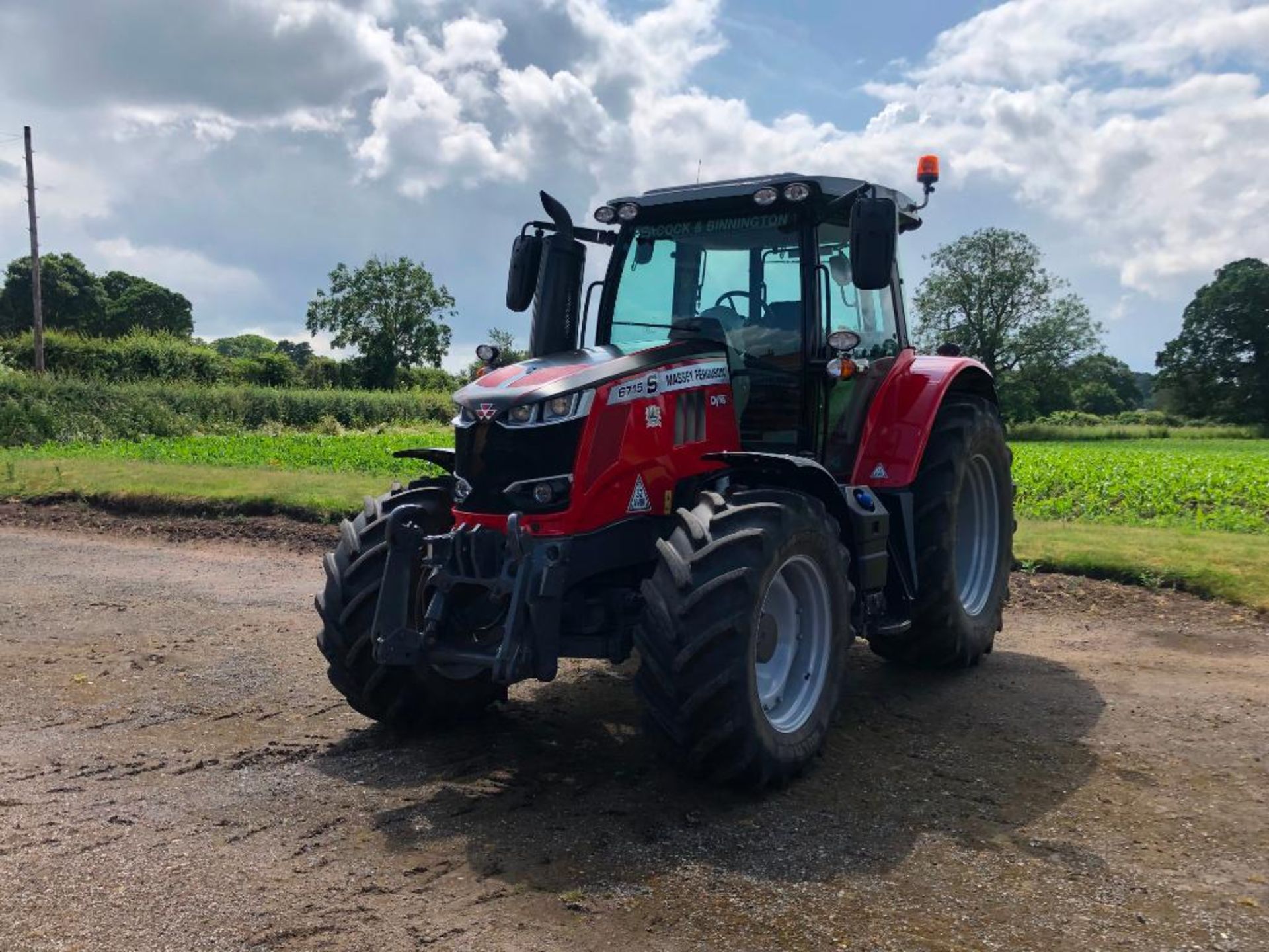 2019 Massey Ferguson 6715 S Dyna 6 50kph 4wd tractor c/w 3 manual spools, front linkage, air brakes, - Image 3 of 41
