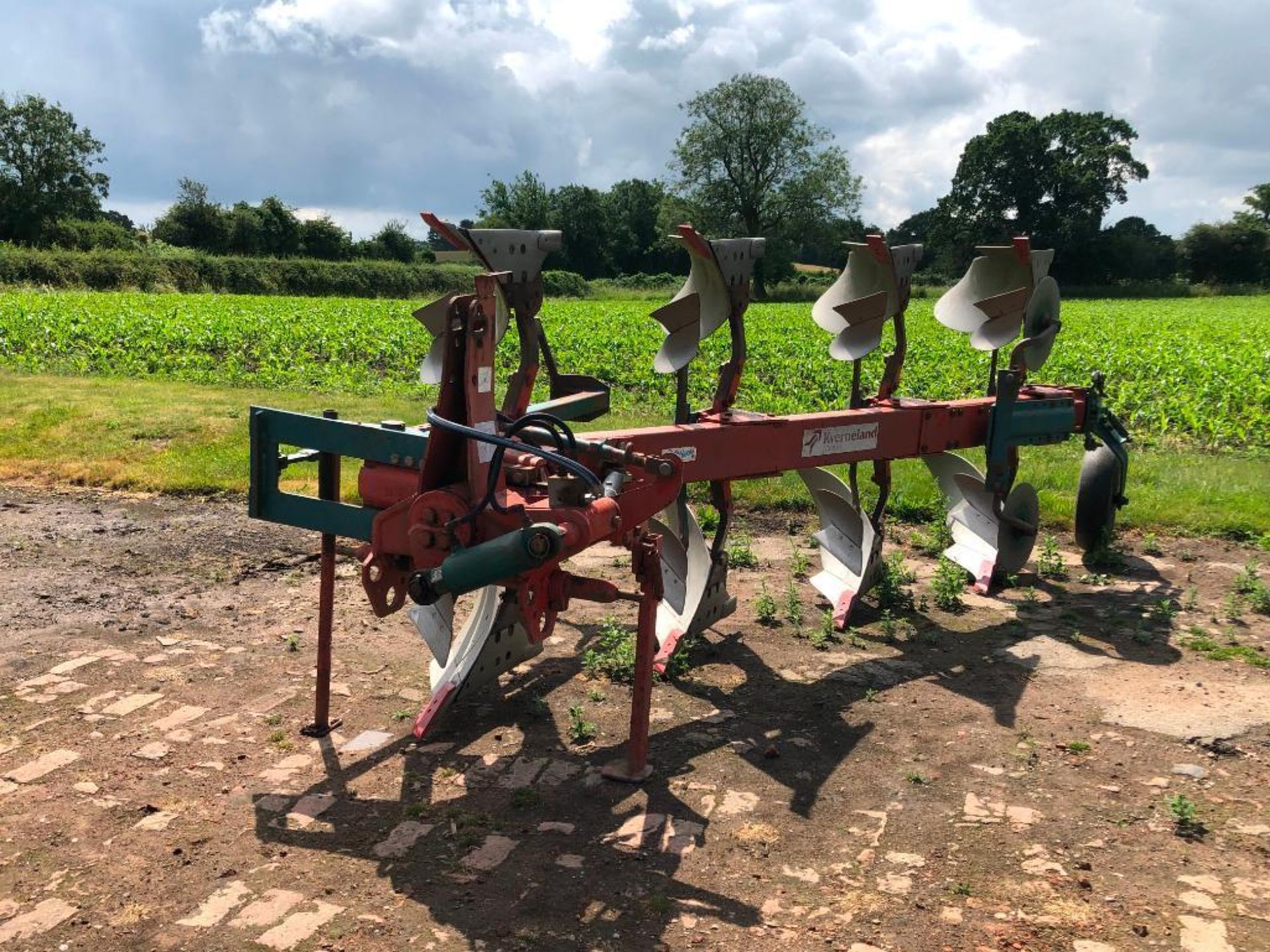 Kverneland LD100 4f (3f+1f) reversible plough with skimmers, manual vari-width with press arm and de - Image 5 of 14