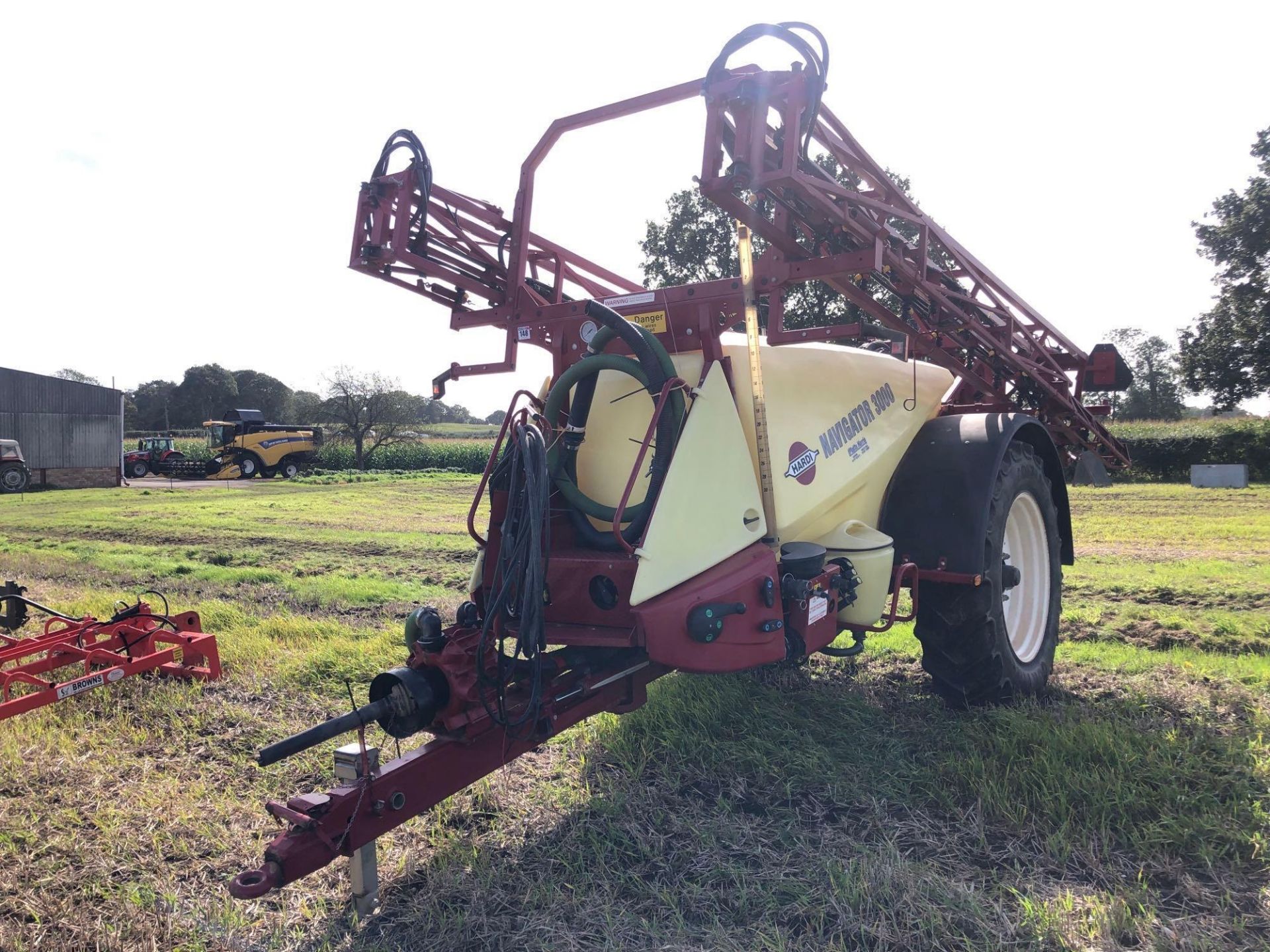 2010 Hardi Navigator 3000 trailed sprayer with 24m delta boom with triplex nozzles. Boom prime and f - Image 2 of 8