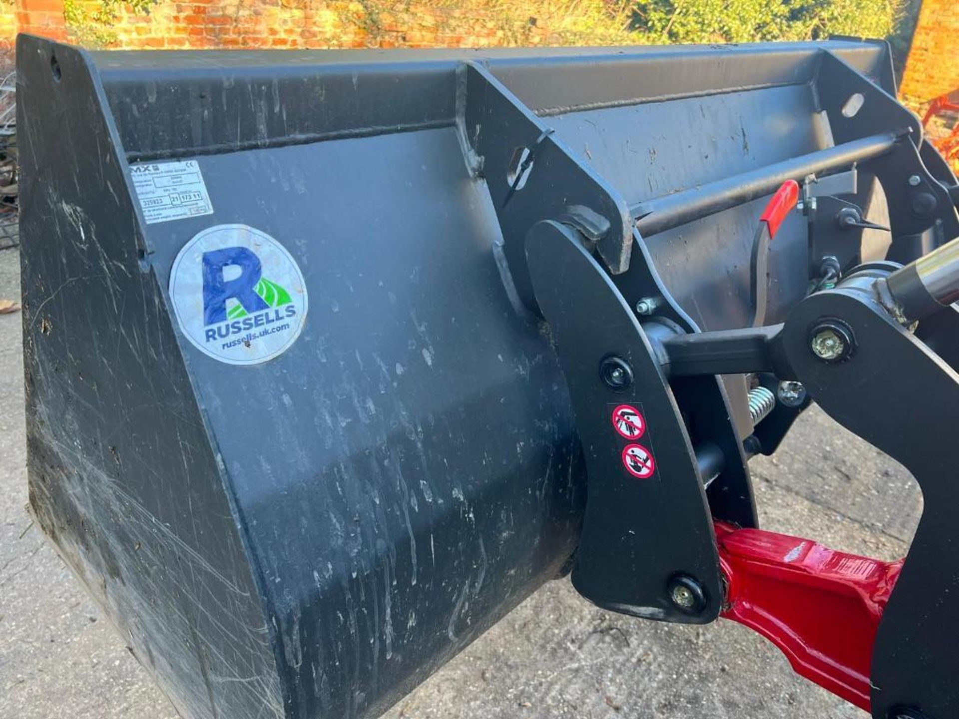 2021 MX BRU180 general purpose bucket with Euro brackets - Image 3 of 5