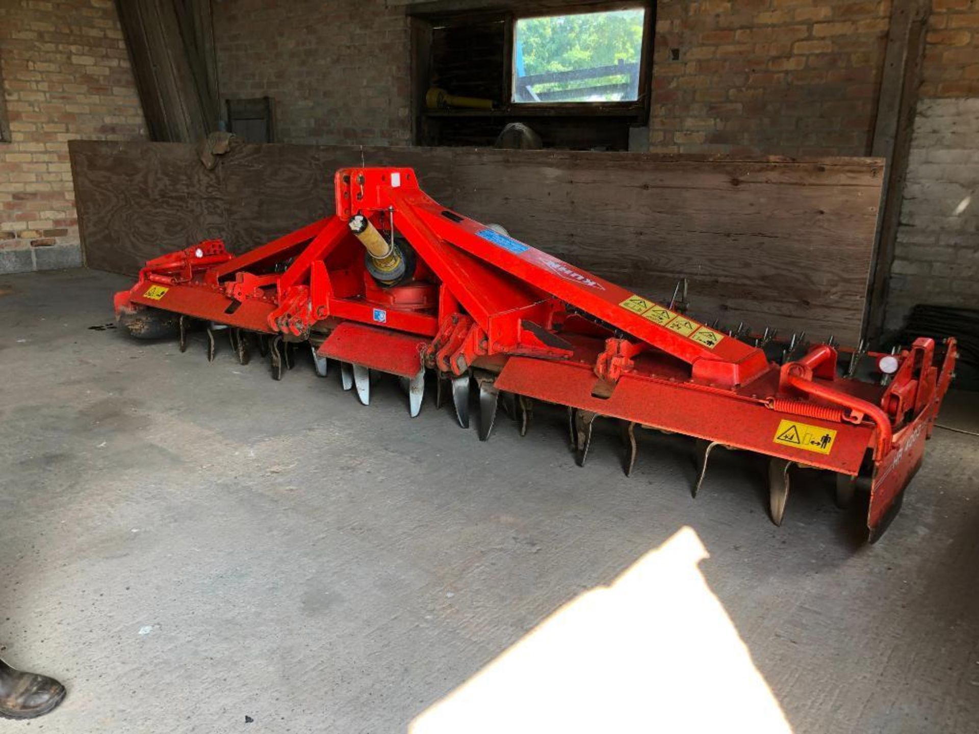 2001 Kuhn HR4003D power harrow with rear maxi packer, quick release tines, linkage mounted. Serial N - Image 8 of 13