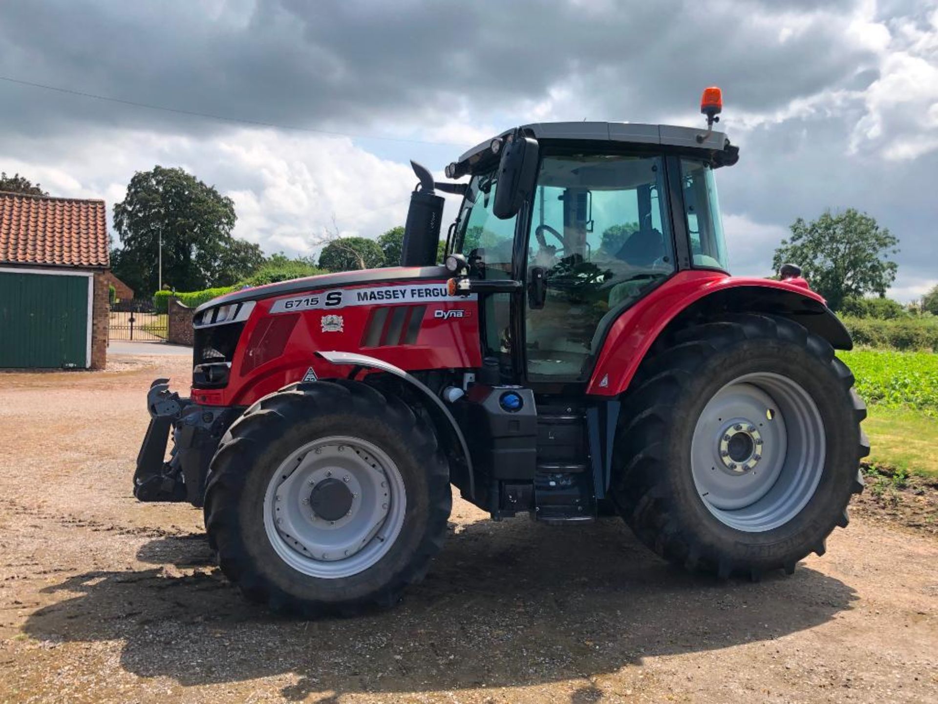 2019 Massey Ferguson 6715 S Dyna 6 50kph 4wd tractor c/w 3 manual spools, front linkage, air brakes, - Image 7 of 41