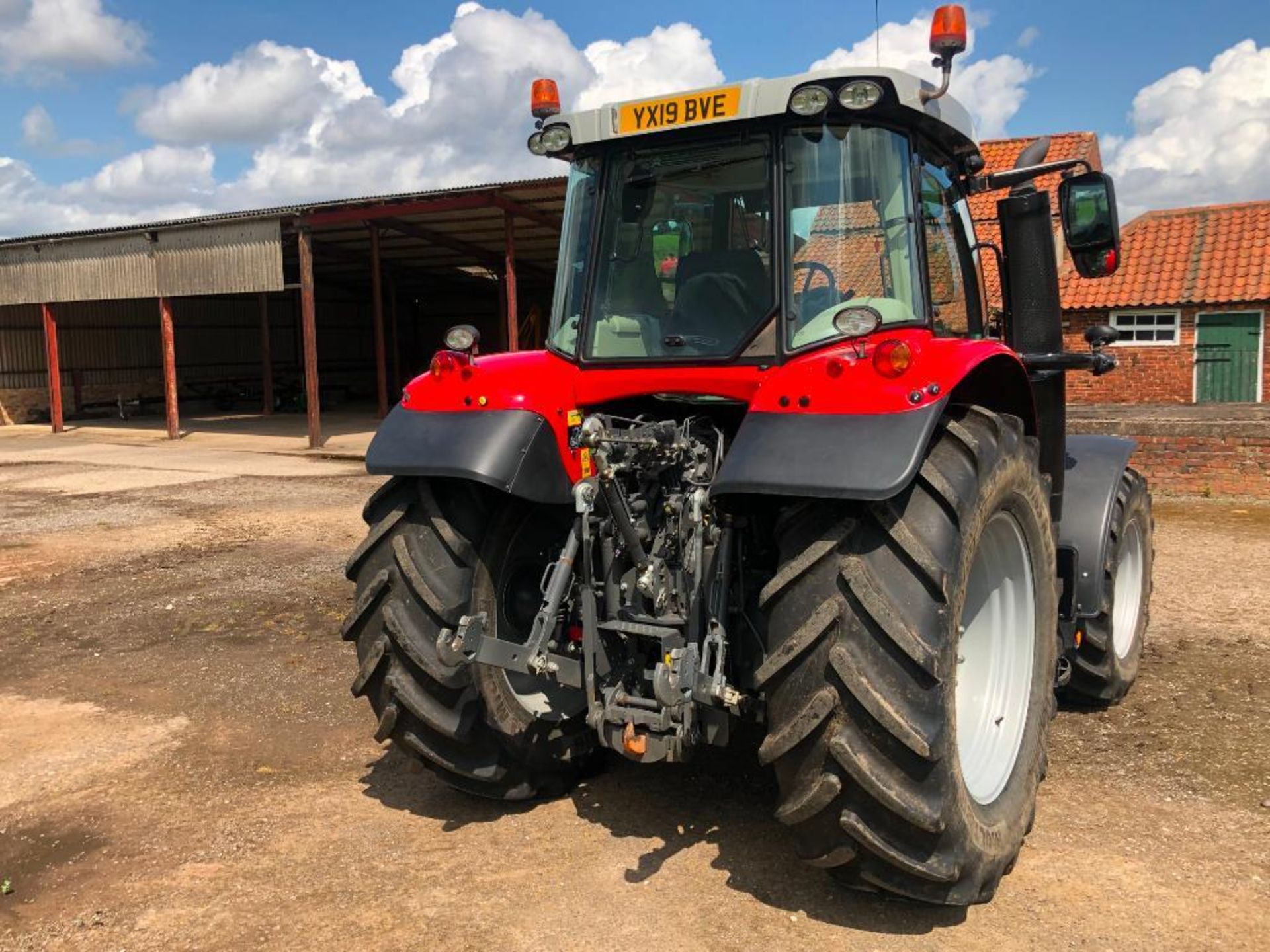 2019 Massey Ferguson 6715 S Dyna 6 50kph 4wd tractor c/w 3 manual spools, front linkage, air brakes, - Image 11 of 41