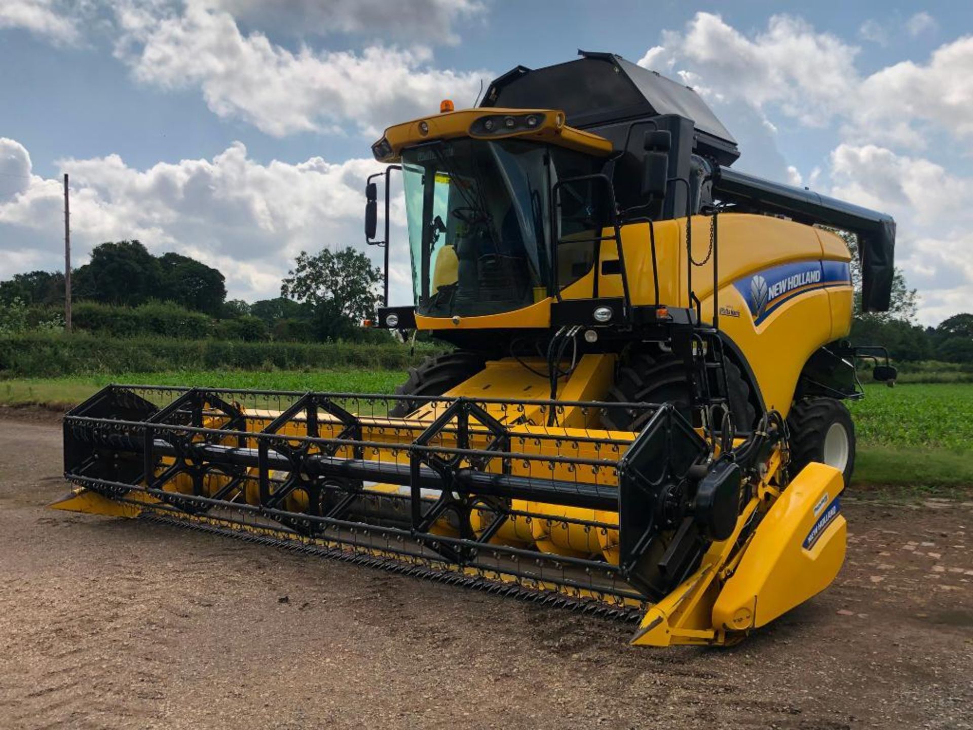 2012 New Holland CX5090 combine harvester with 20ft Varifeed header on Goodyear 800/65R32 front and - Image 36 of 38