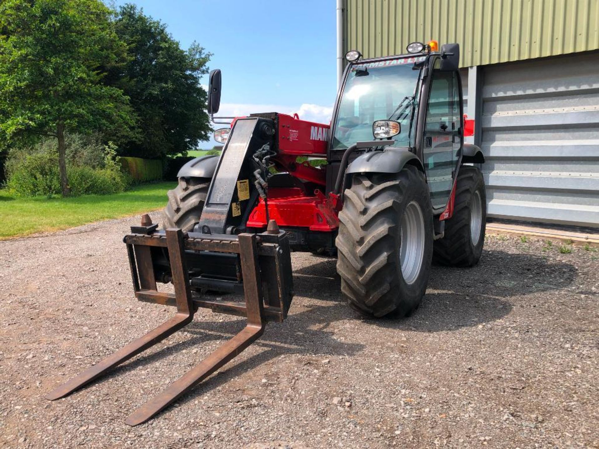 2010 Manitou MLT627 Turbo materials handler c/w air conditioned cab, pick up hitch, pin and cone hea - Image 33 of 47