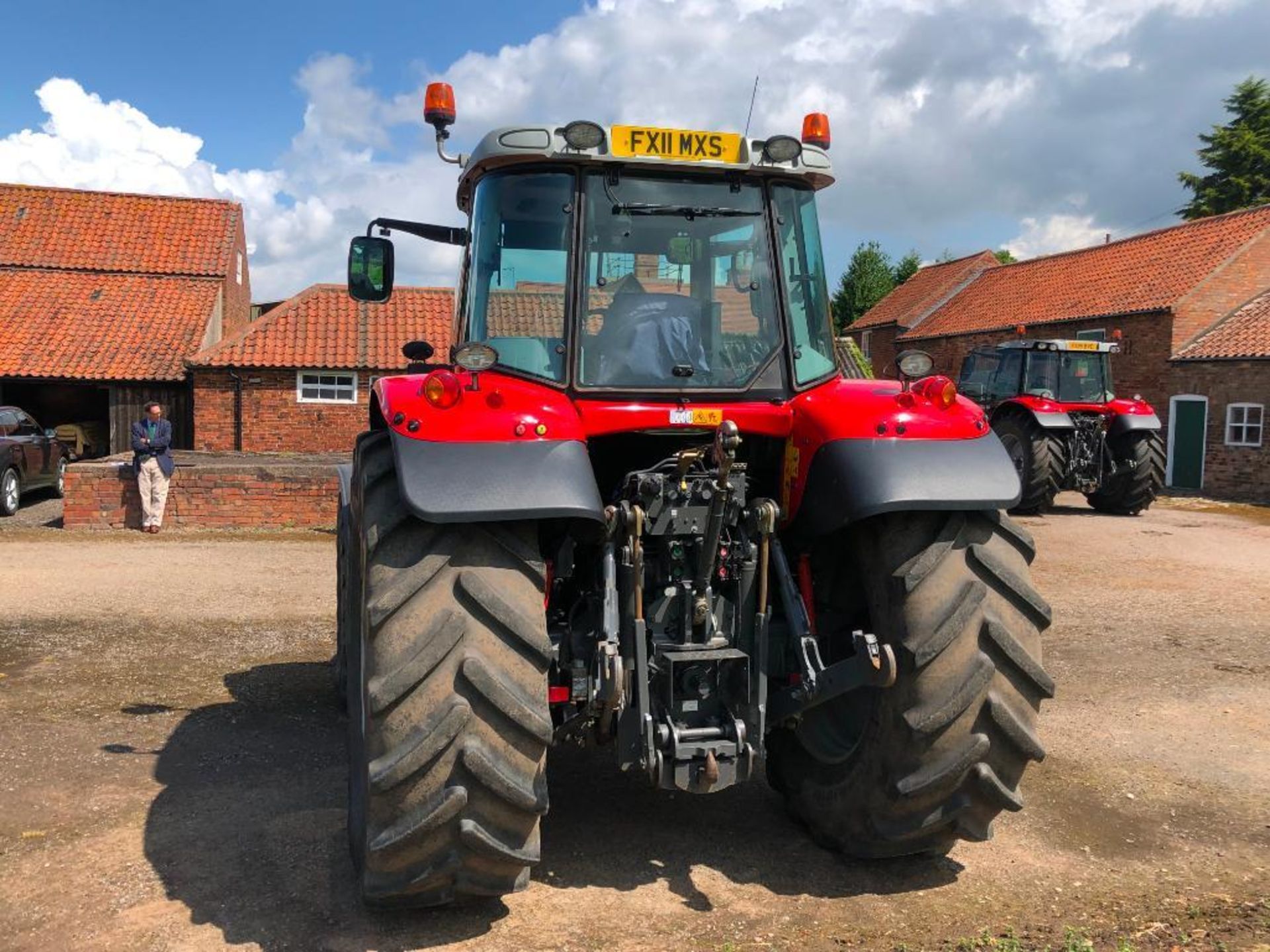 2011 Massey Ferguson 6480 Dyna 6 40kph 4wd tractor c/w 3 manual spools, front and cab suspension, im - Image 12 of 44