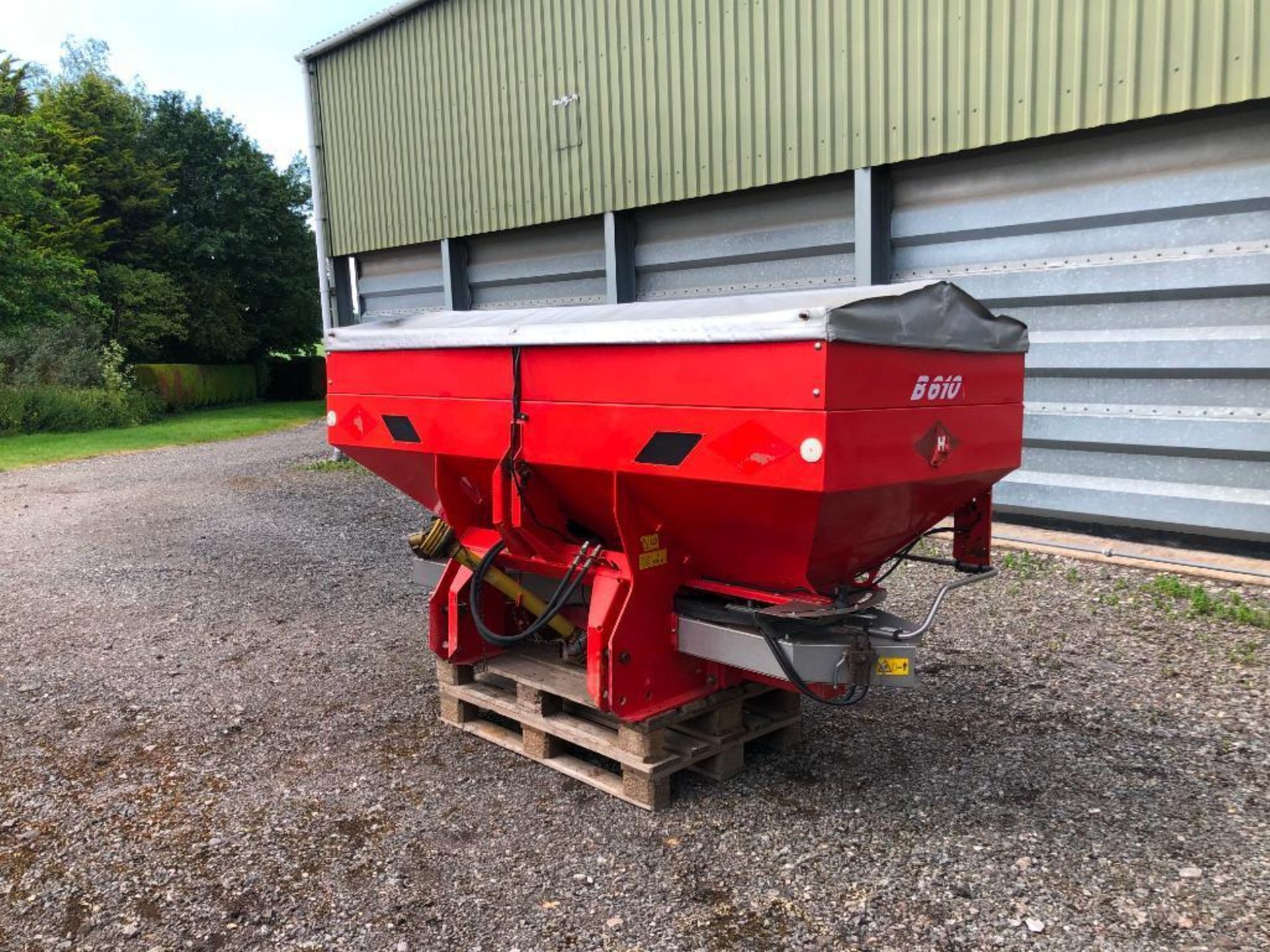 1997 Kuhn MDS 1141 20m twin disc fertiliser spreader with B610 hopper extension, comes with addition - Image 6 of 12