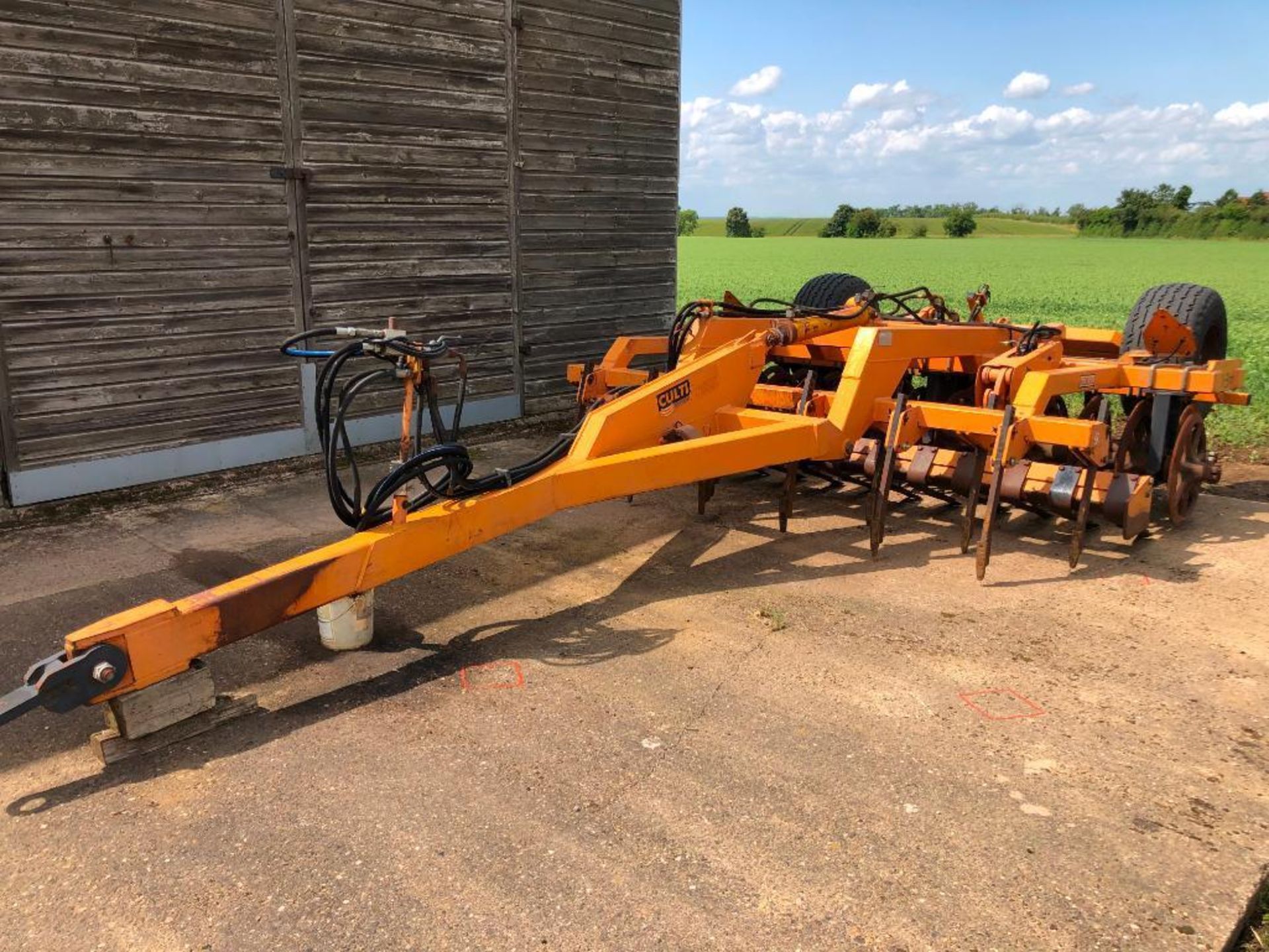 Simba Culti-Press 3.3m with leading tines, levelling boards, cast rings. Serial No: 84679038 NB: Man - Image 2 of 11