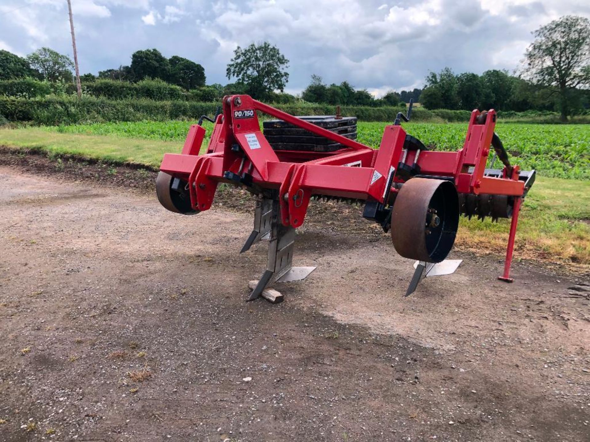 Spaldings 90/150 3 leg sub soiler with depth wheels, rear tooth packer, linkage mounted - Image 4 of 19