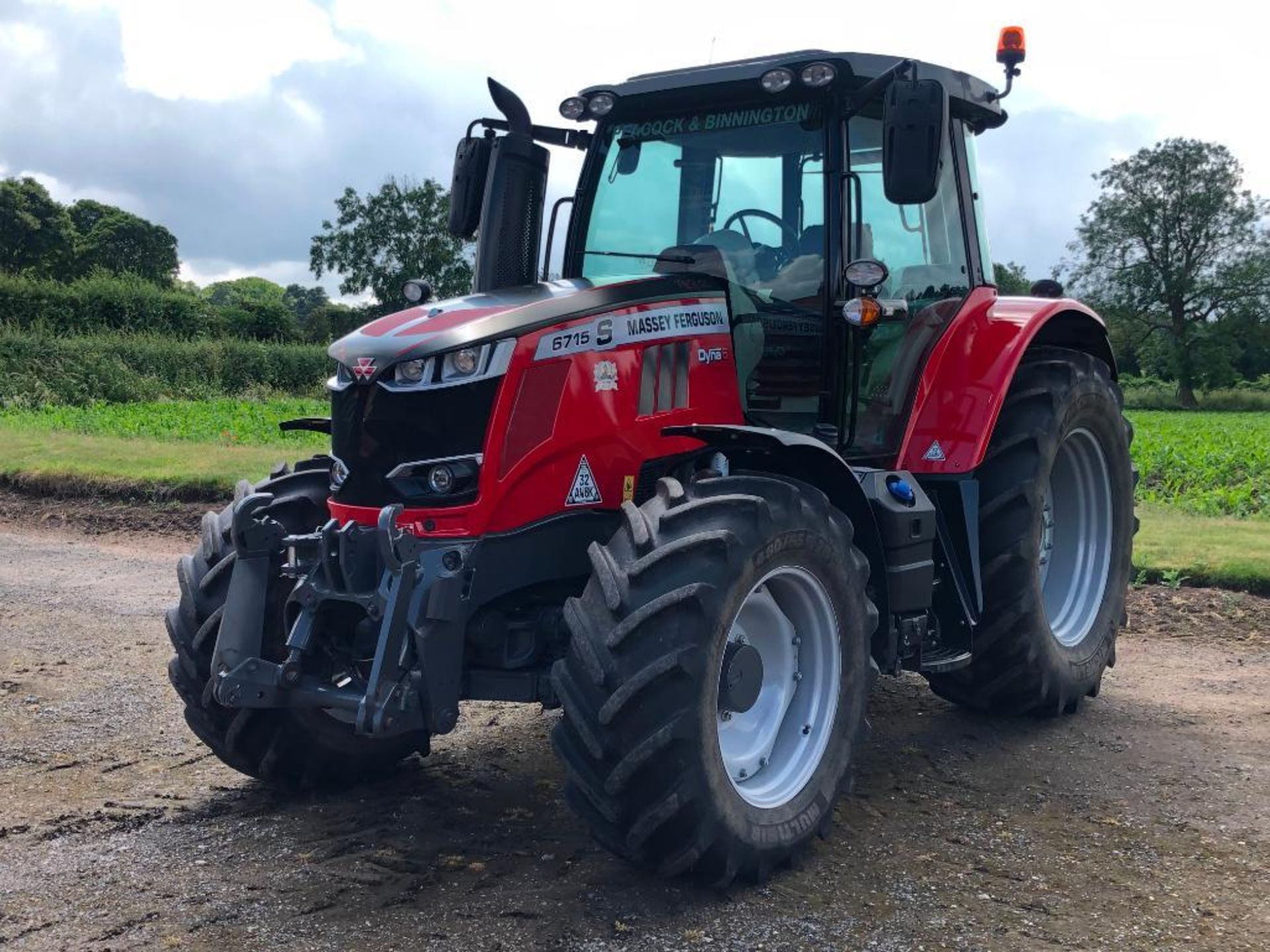 2019 Massey Ferguson 6715 S Dyna 6 50kph 4wd tractor c/w 3 manual spools, front linkage, air brakes, - Image 20 of 41