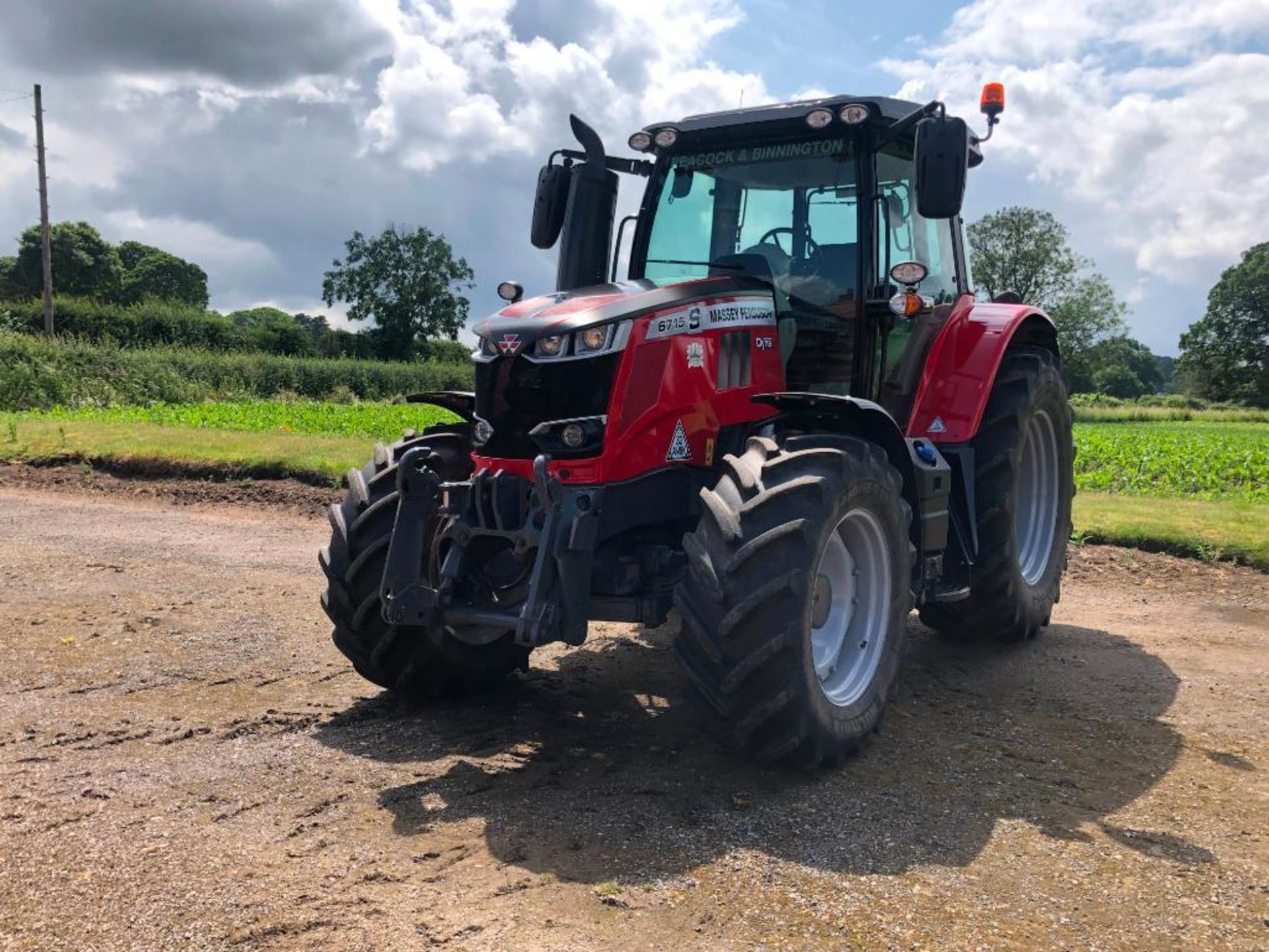 2019 Massey Ferguson 6715 S Dyna 6 50kph 4wd tractor c/w 3 manual spools, front linkage, air brakes, - Image 5 of 41