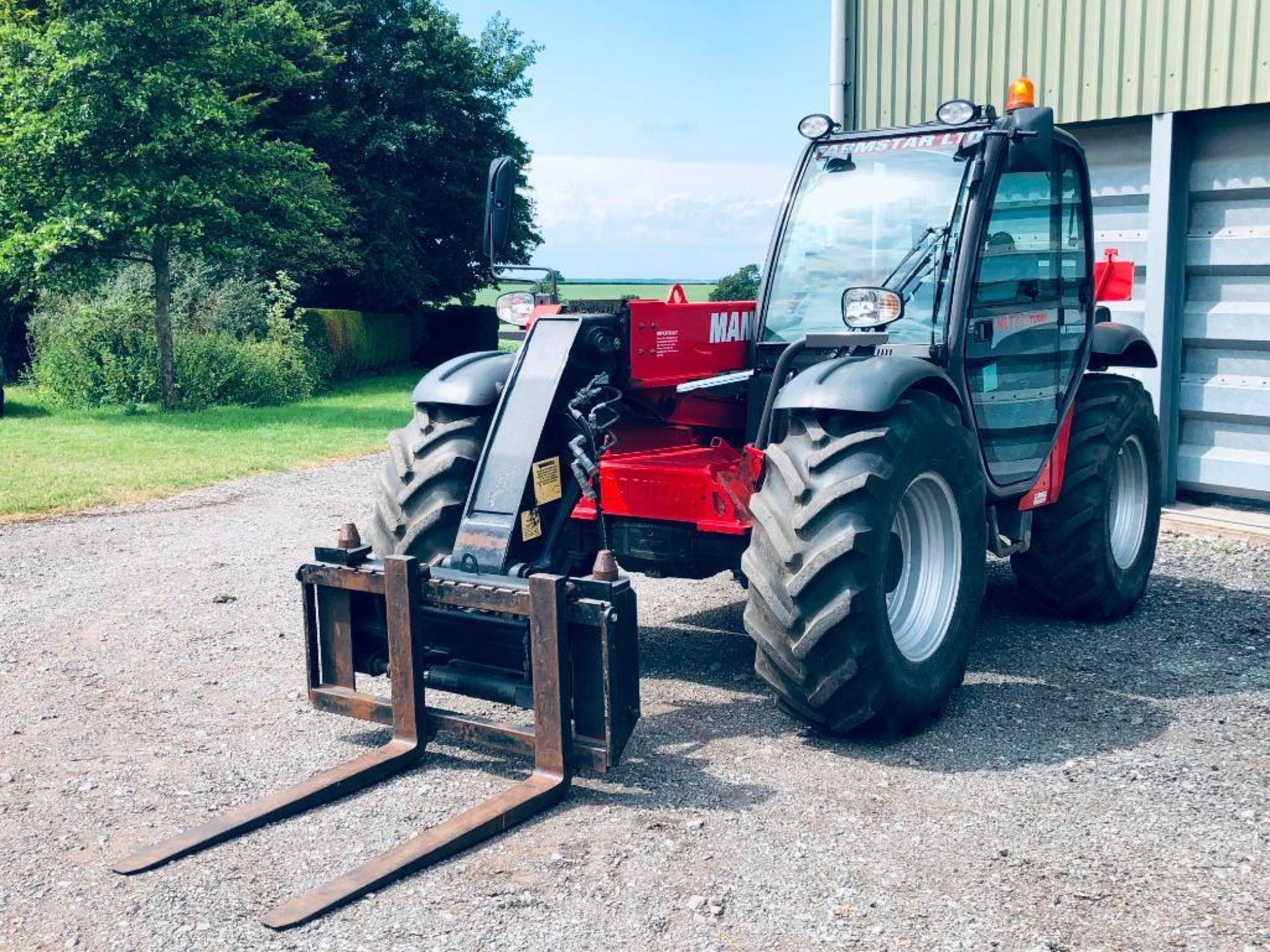 2010 Manitou MLT627 Turbo materials handler c/w air conditioned cab, pick up hitch, pin and cone hea - Image 15 of 47